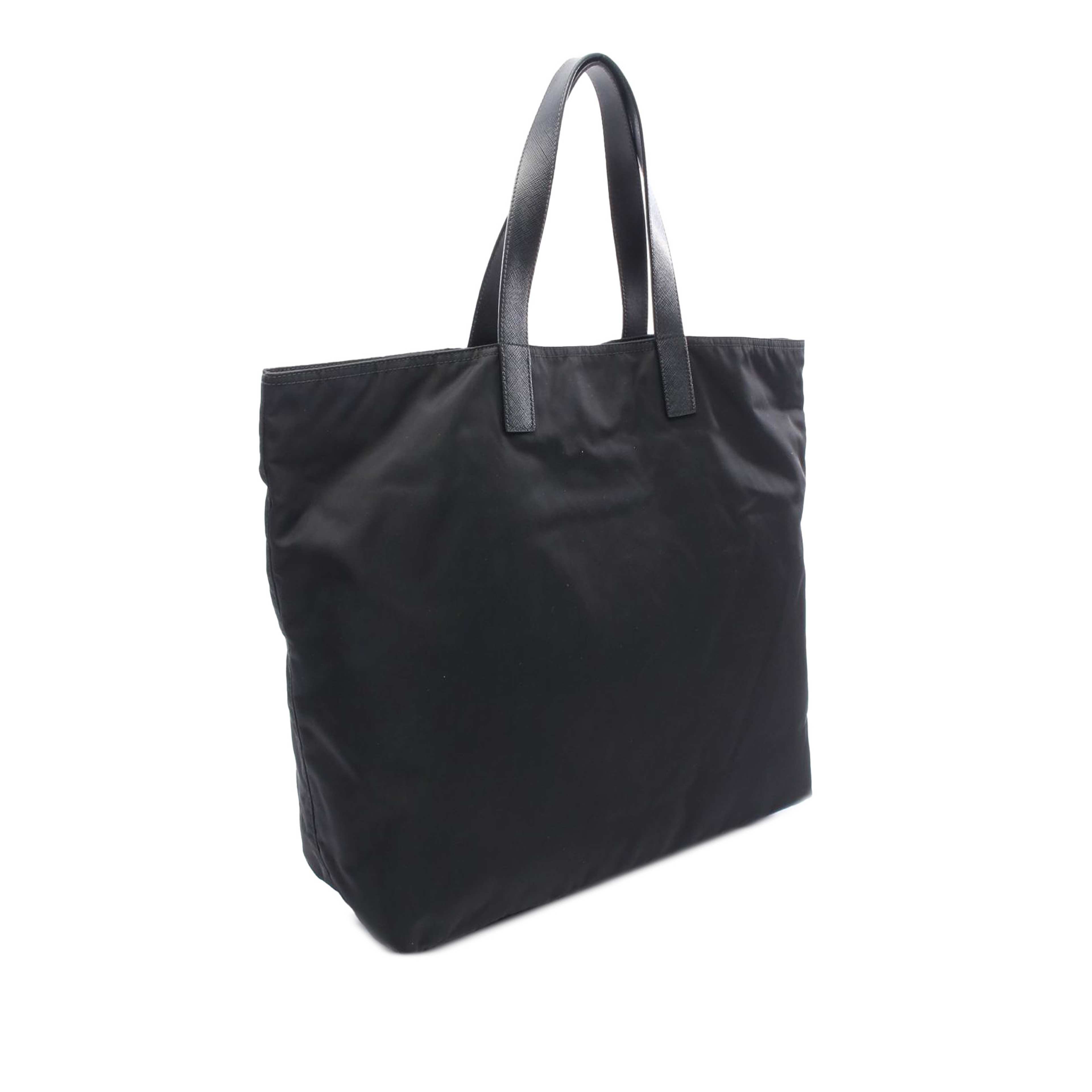 Prada Saffiano Trimmed Tessuto Tote, från Luxclusif, i färgen black. Klicka för att öppna bilden i stort format