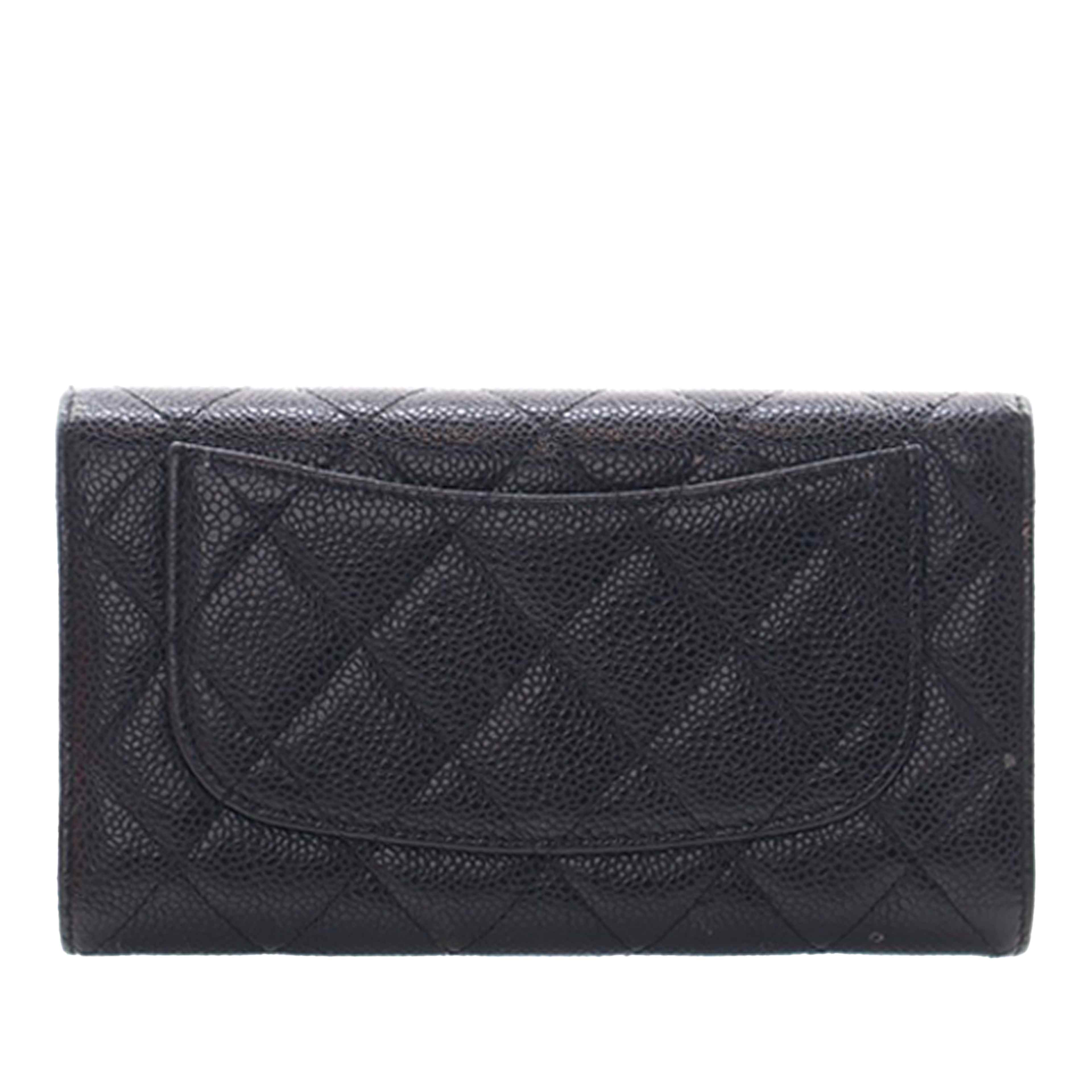 Chanel Cc Caviar Classic Long Flap Wallet, från Luxclusif, i färgen black. Klicka för att öppna bilden i stort format