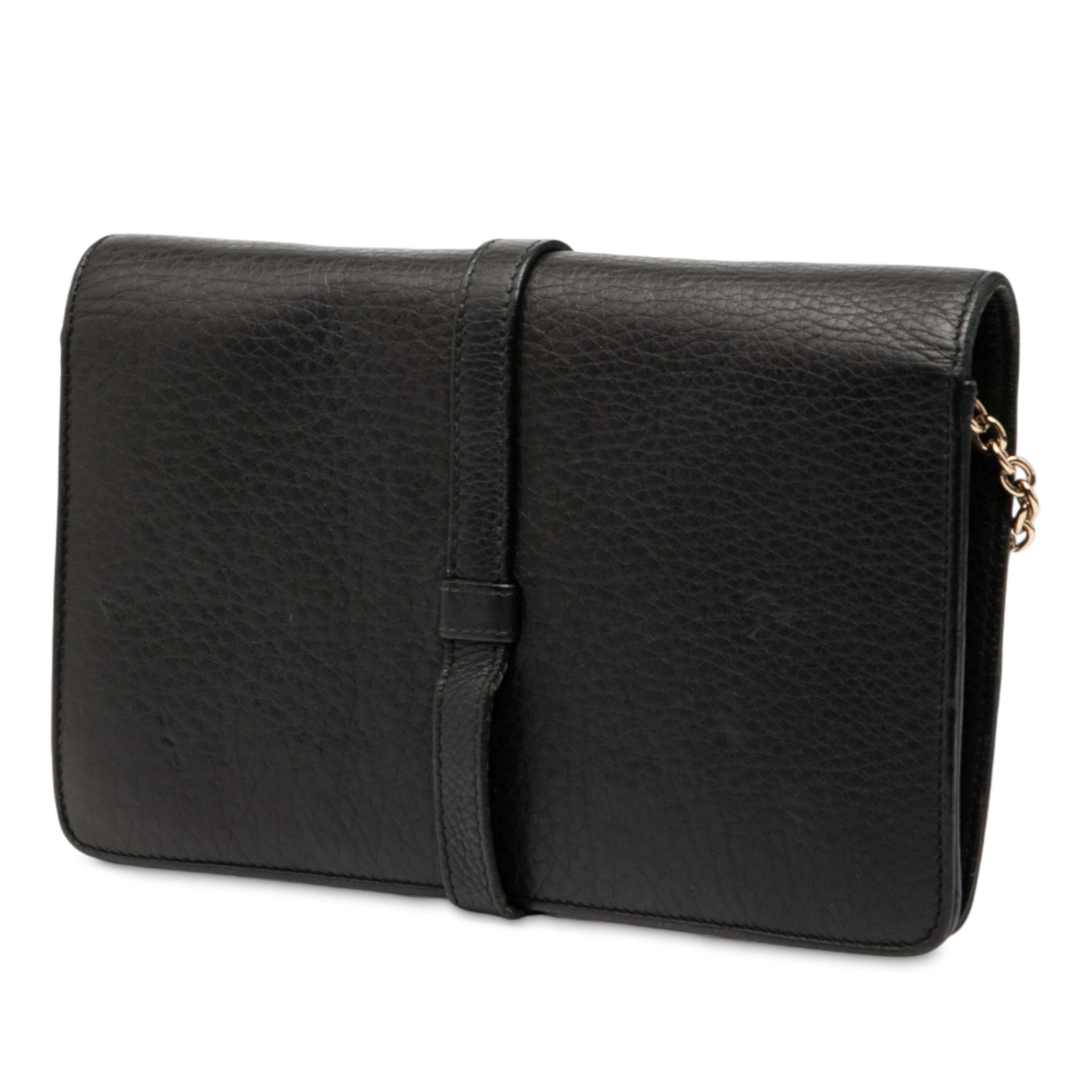 Gucci Pebbled Calfskin Piston Broadway Evening Bag, från Luxclusif, i färgen svart. Klicka för att öppna bilden i stort format