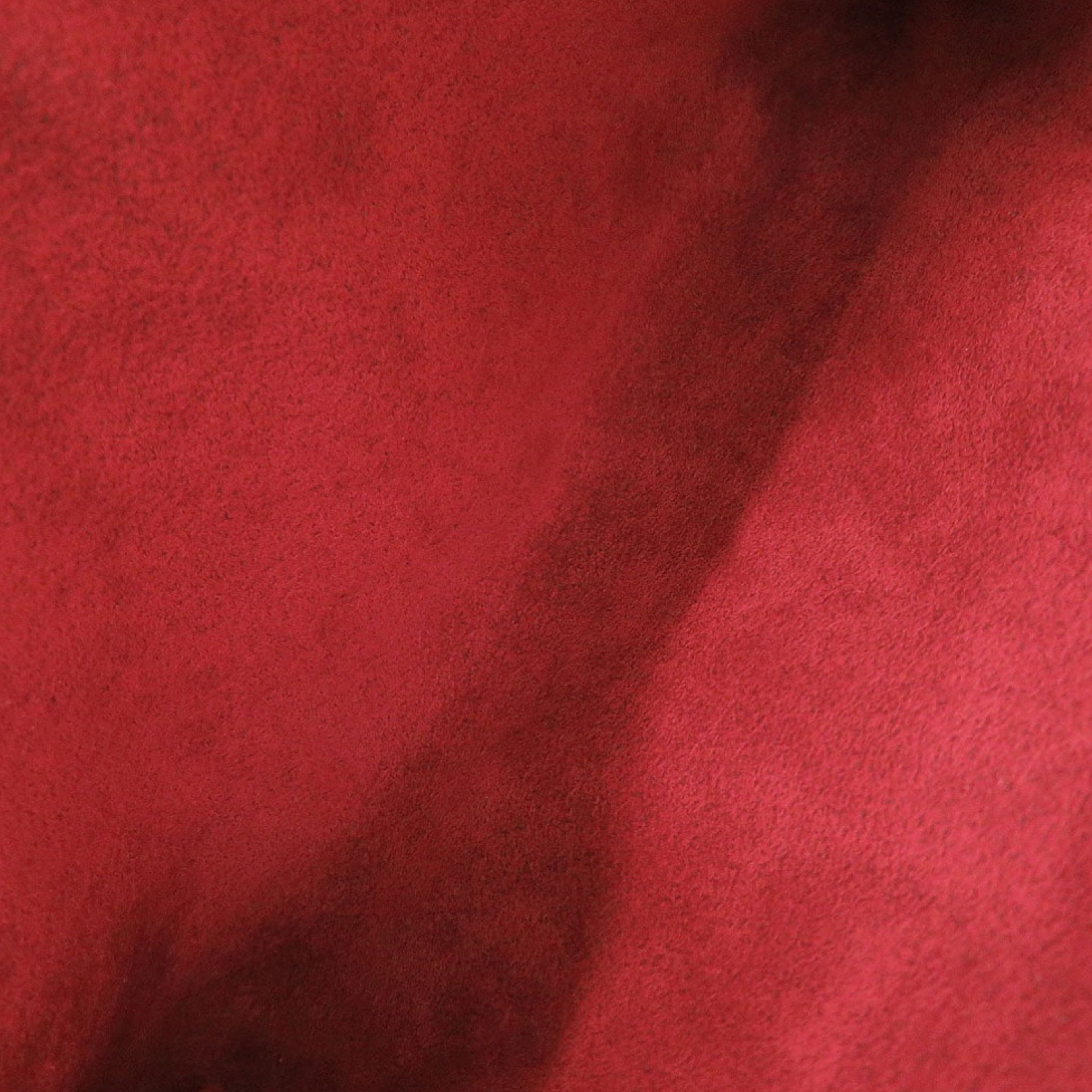 Louis Vuitton Epi Pochette Accessoires, från Luxclusif, i färgen red. Klicka för att öppna bilden i stort format