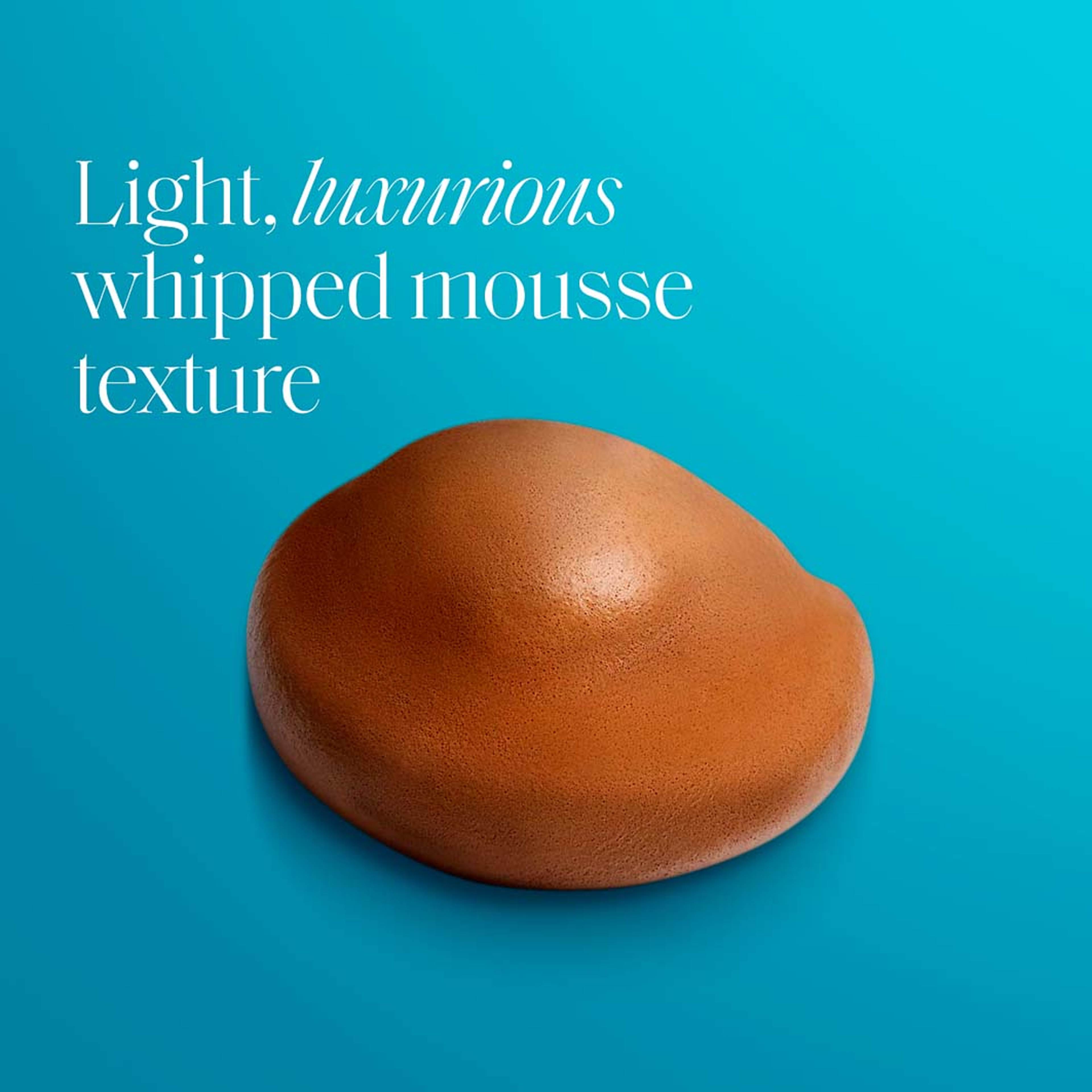 Self Tan Express Dark Whipped Mousse, från St Tropez. Klicka för att öppna bilden i stort format