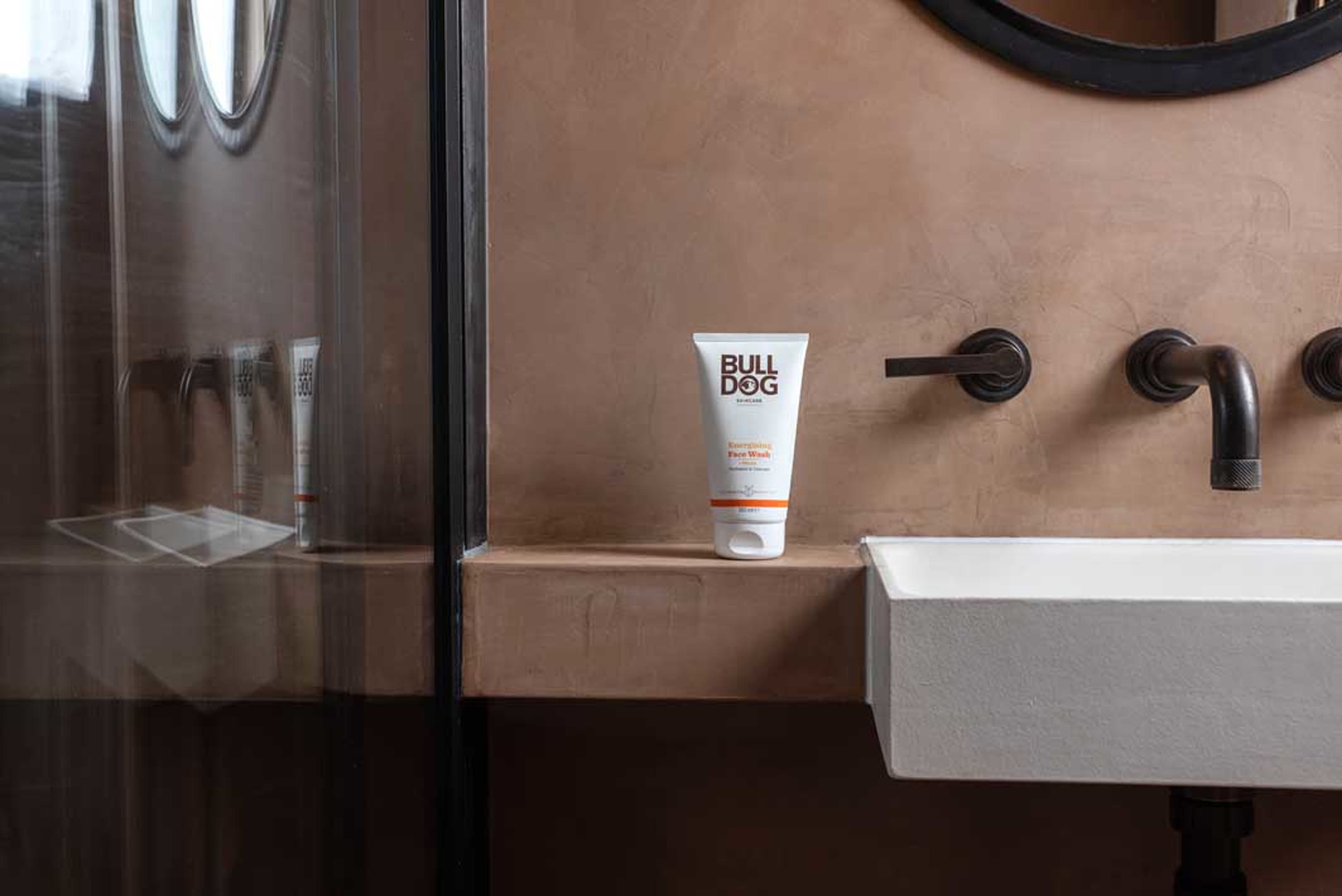 Energising Face Wash, från Bulldog. Klicka för att öppna bilden i stort format