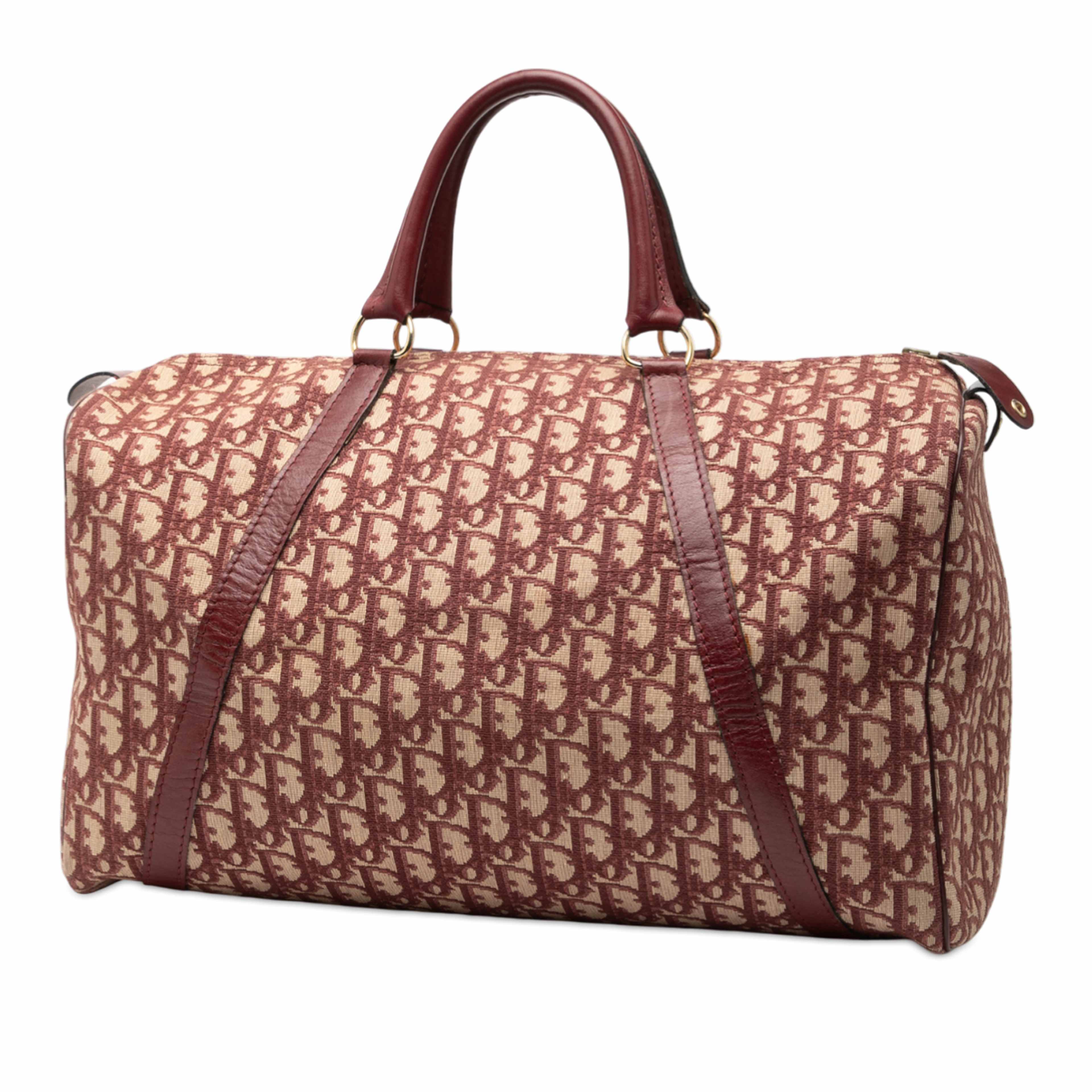 Dior Diorissimo Trotter Canvas Boston Bag, från Luxclusif, i färgen dark red. Klicka för att öppna bilden i stort format