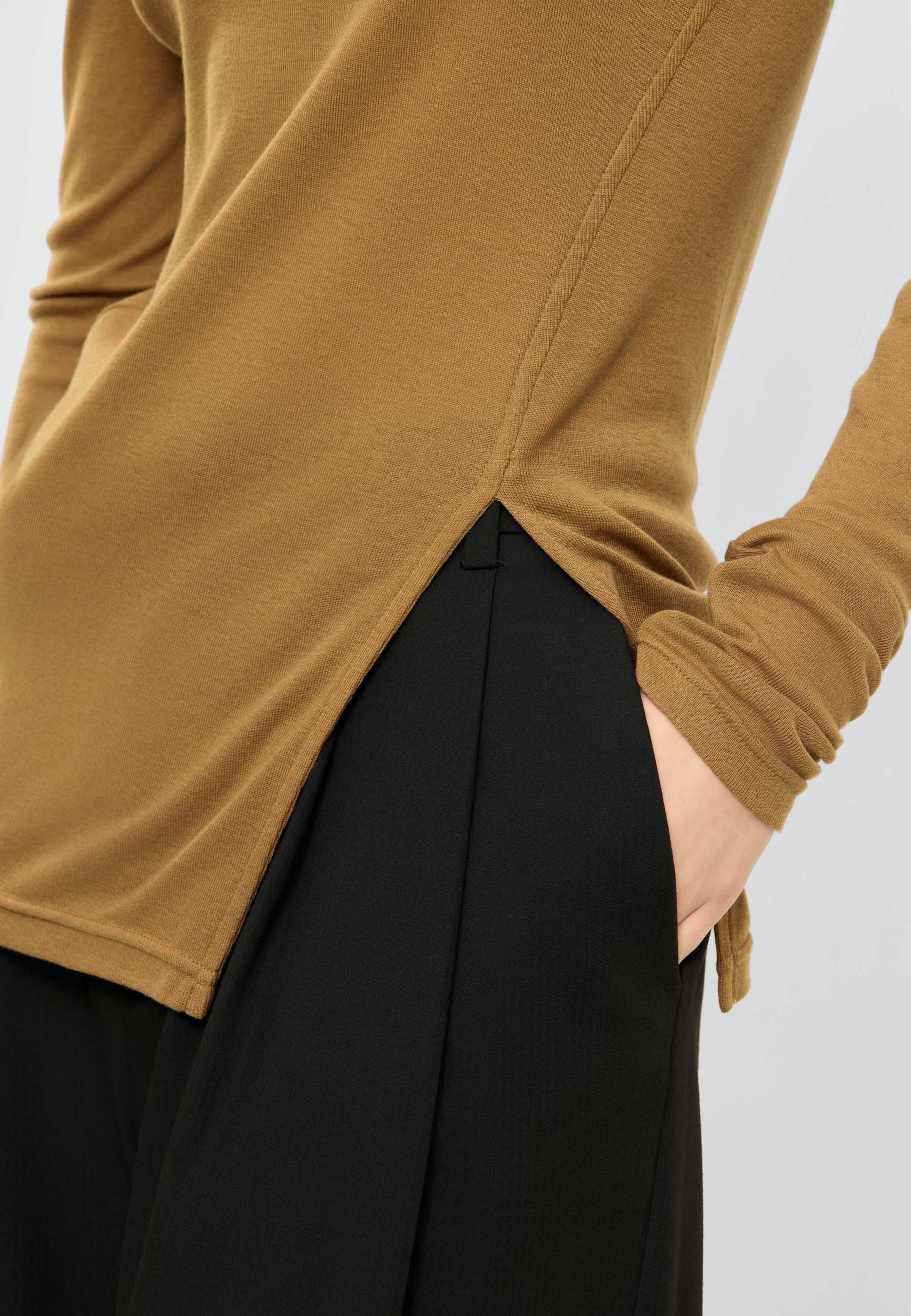 Lyocell-wool Turtleneck, från ELVINE, i färgen bronze. Klicka för att öppna bilden i stort format