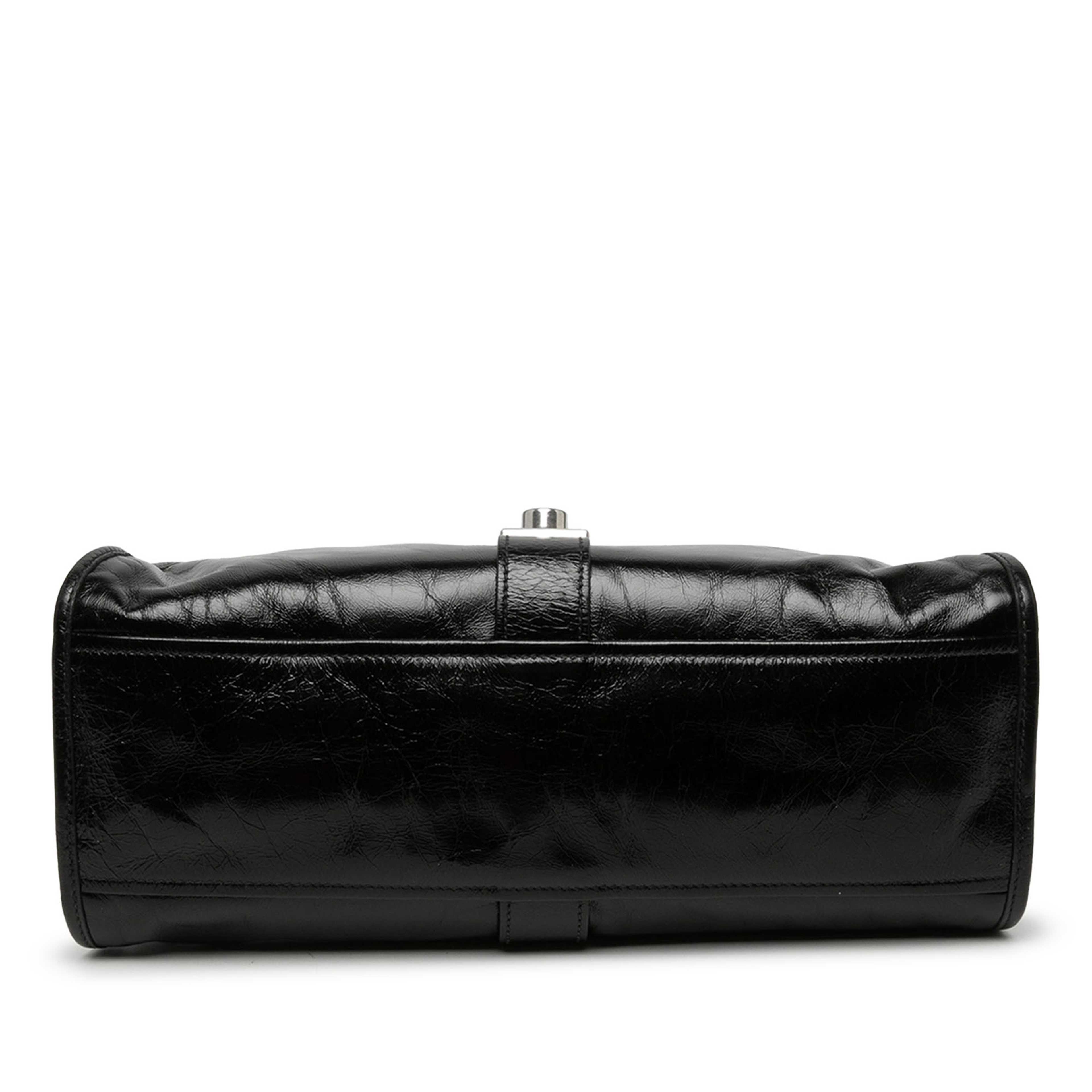 Prada Medium Glossy Calfskin Shoulder Bag, från Luxclusif, i färgen svart. Klicka för att öppna bilden i stort format