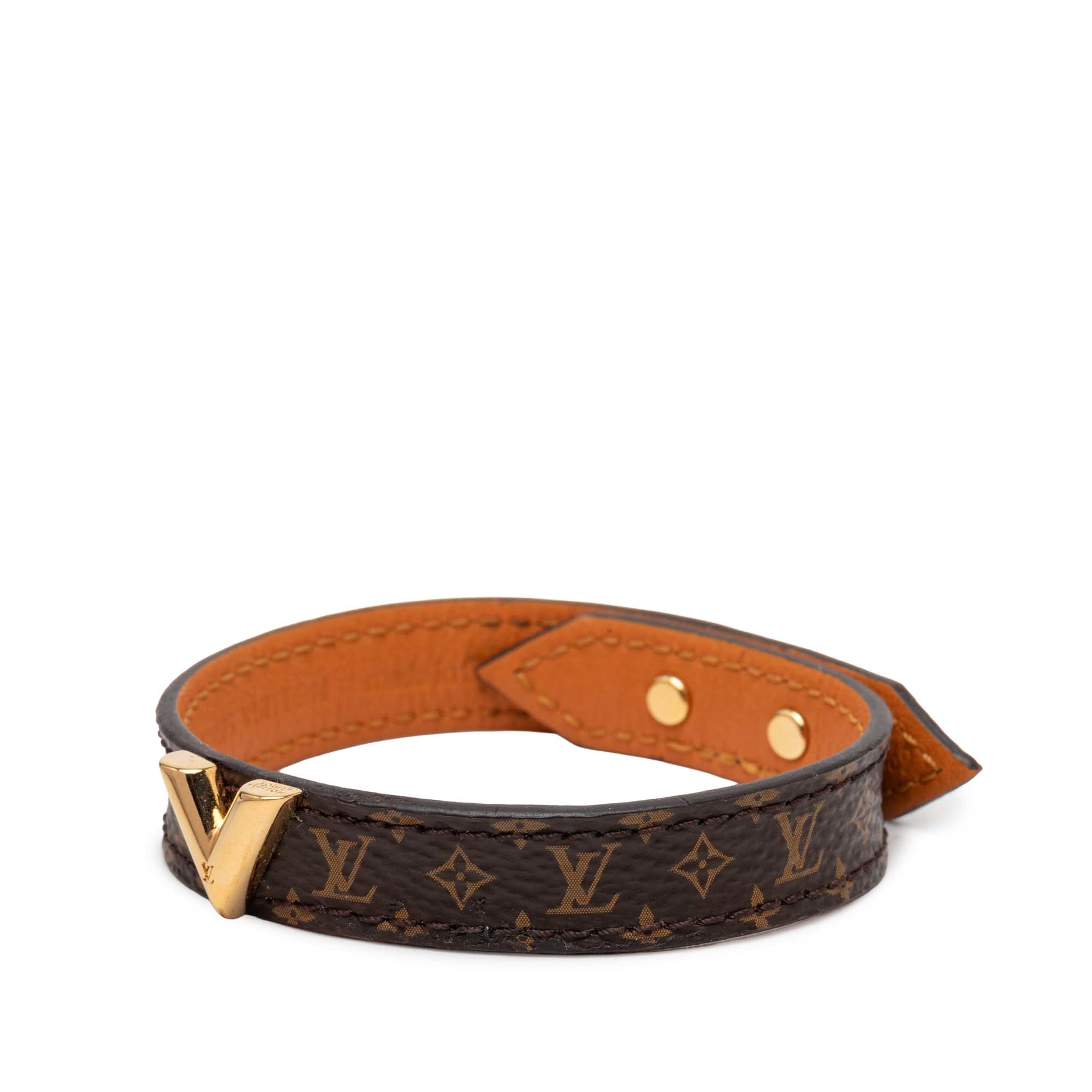 Louis Vuitton Monogram Essential V Bracelet, från Luxclusif, i färgen brown. Klicka för att öppna bilden i stort format