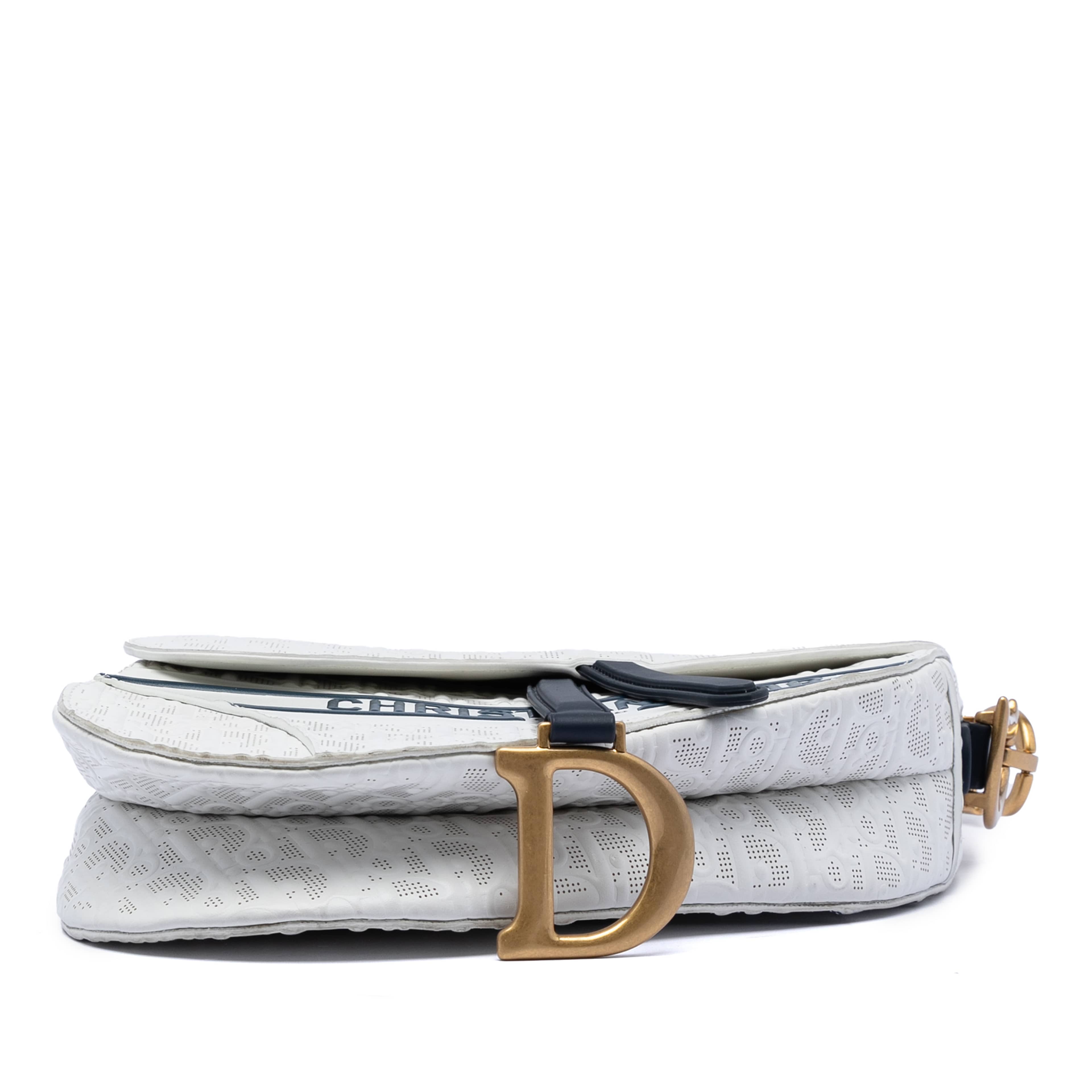 Dior Perforated Oblique Embossed Calfskin Saddle Bag, från Luxclusif, i färgen white. Klicka för att öppna bilden i stort format