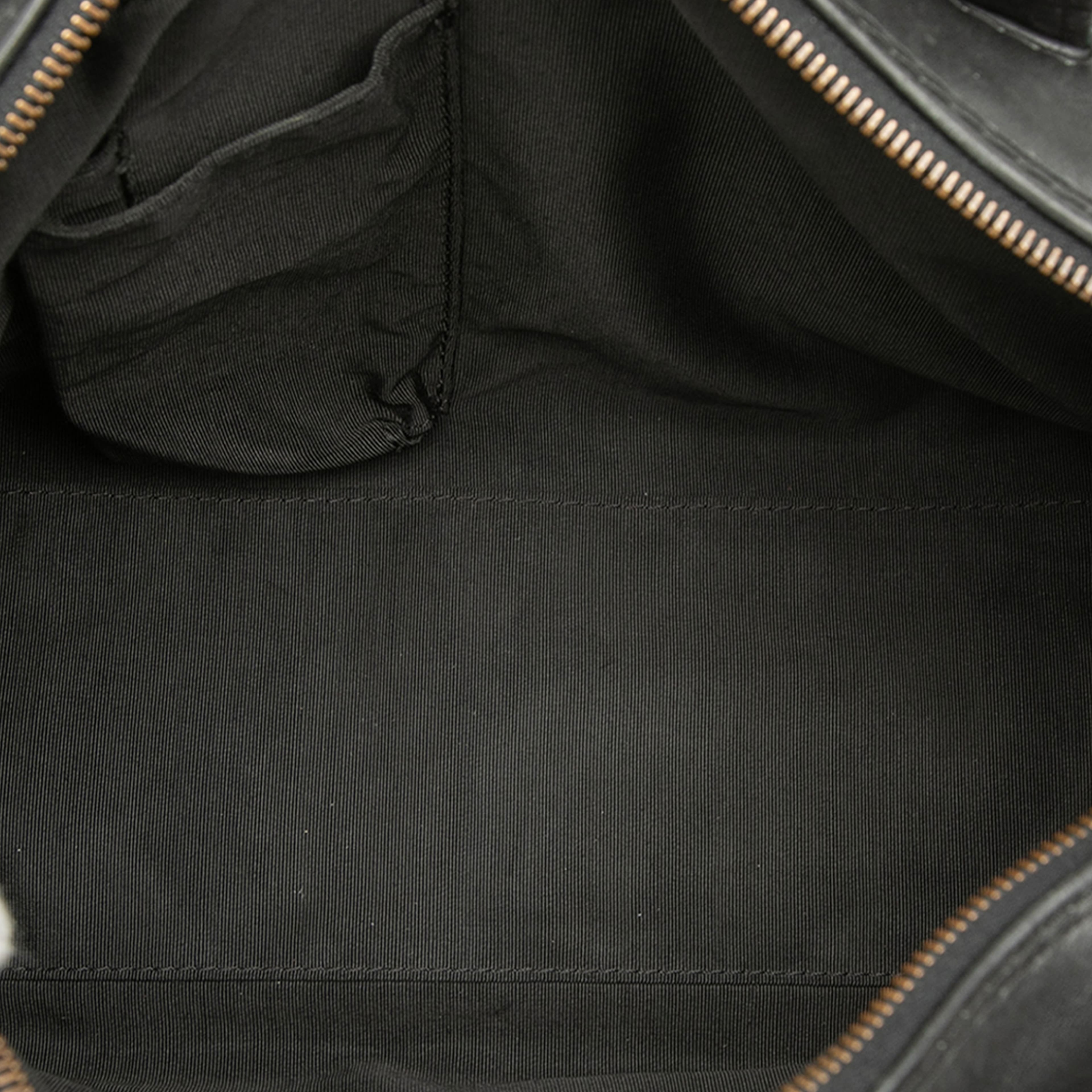 Chanel Cc Lambskin Wild Stitch Handbag, från Luxclusif, i färgen black. Klicka för att öppna bilden i stort format