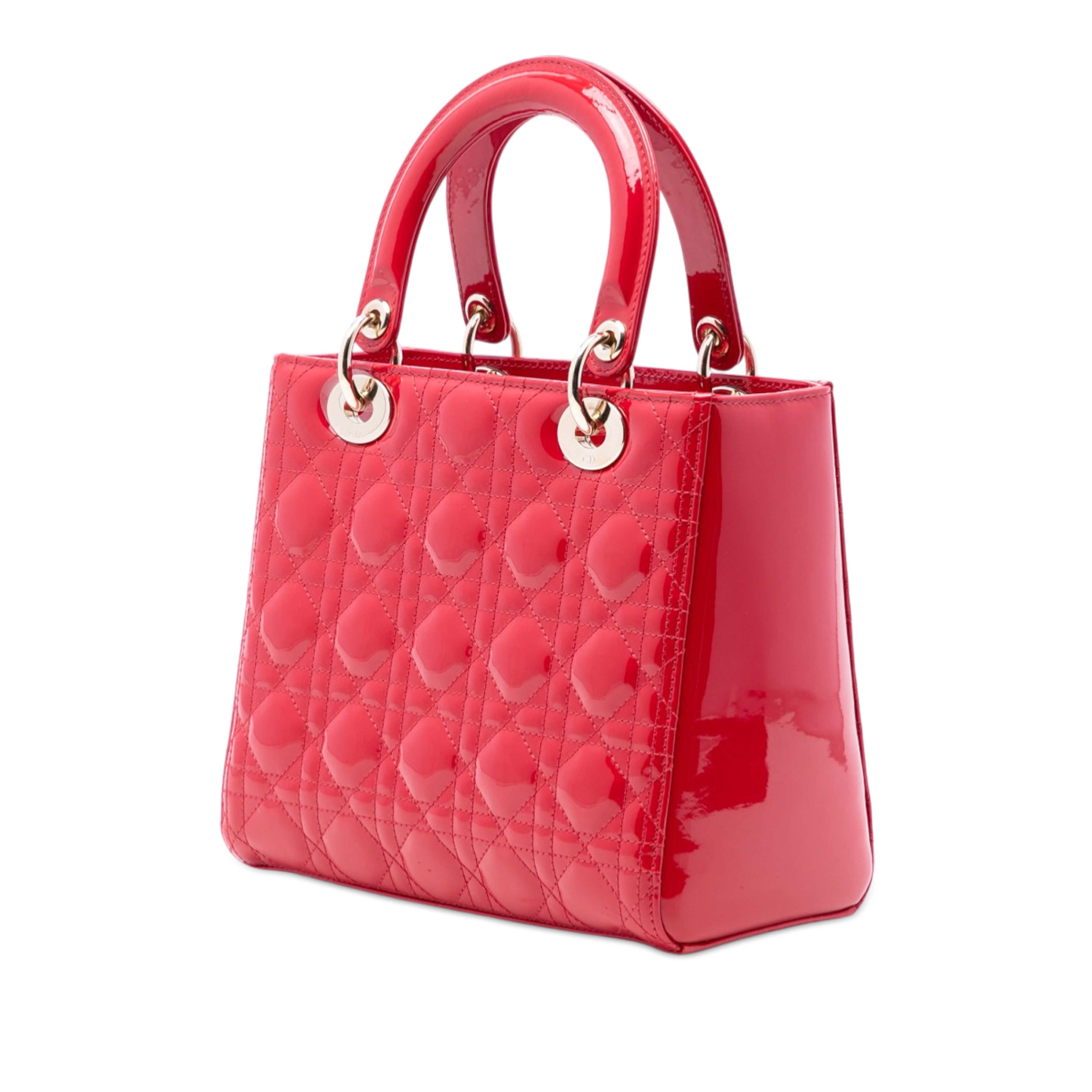 Dior Medium Patent Cannage Lady Dior, från Luxclusif, i färgen red. Klicka för att öppna bilden i stort format