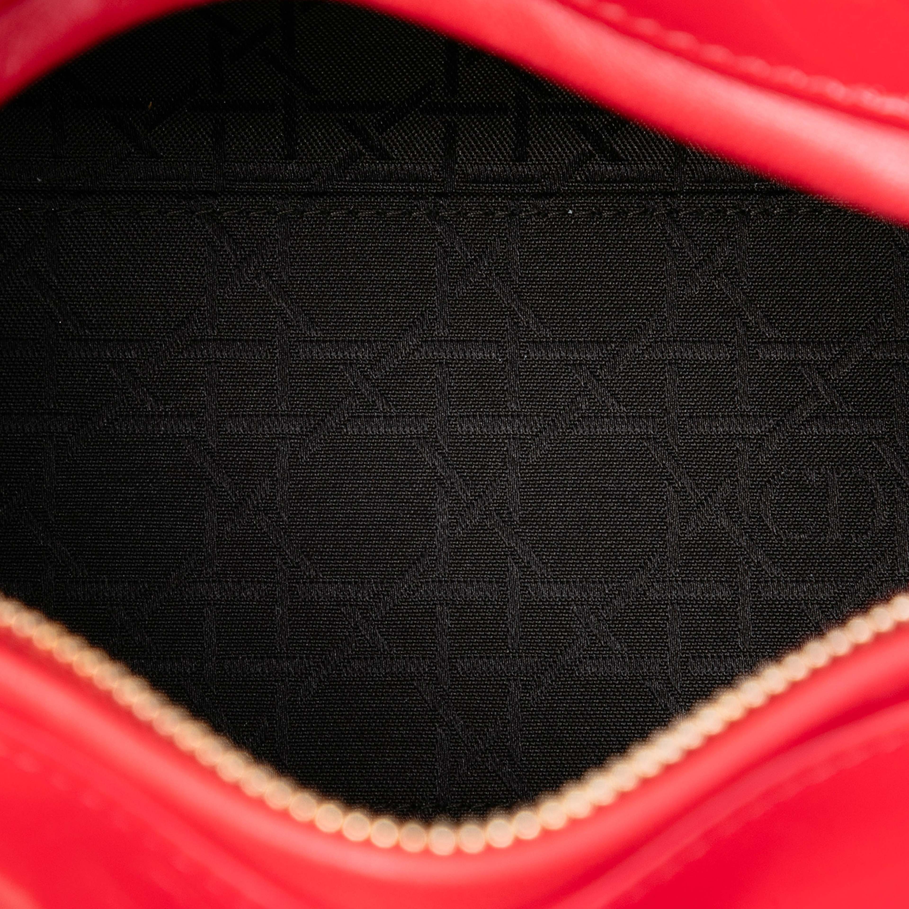 Dior Medium Patent Cannage Lady Dior, från Luxclusif, i färgen red. Klicka för att öppna bilden i stort format