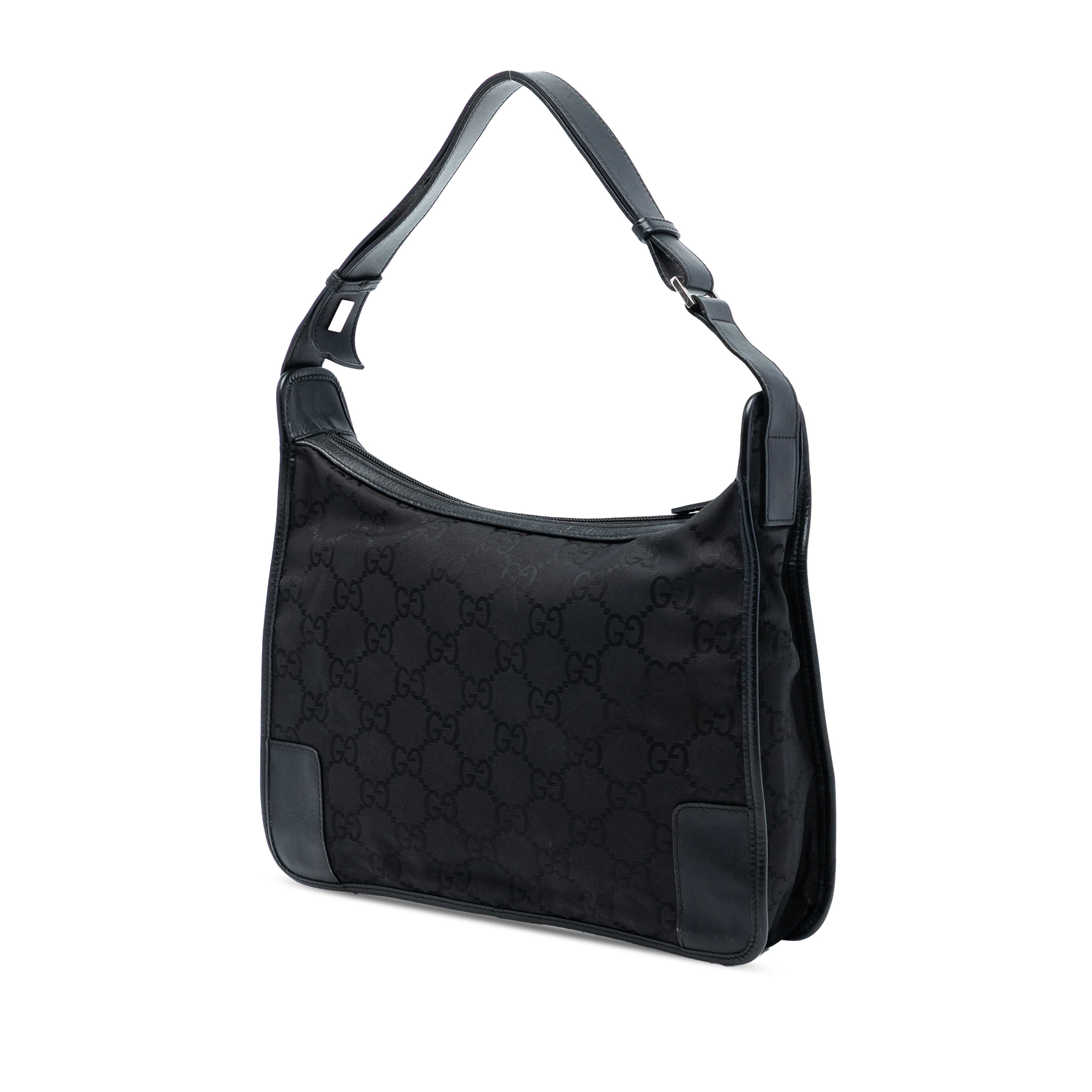 Gucci Gg Nylon Shoulder Bag, från Luxclusif, i färgen black. Klicka för att öppna bilden i stort format