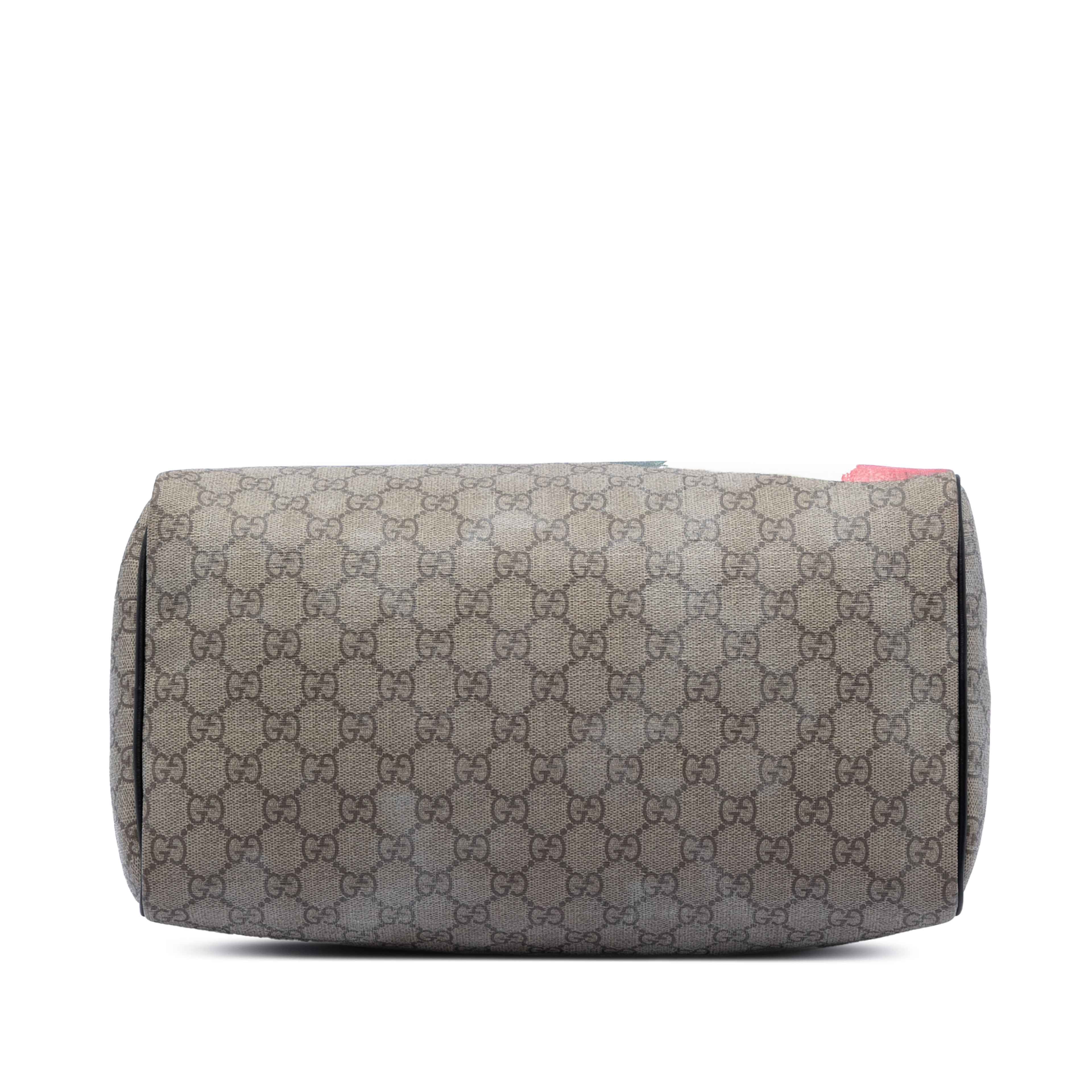 Gucci Medium Gg Supreme Italian Flag Joy Boston Bag, från Luxclusif, i färgen beige. Klicka för att öppna bilden i stort format
