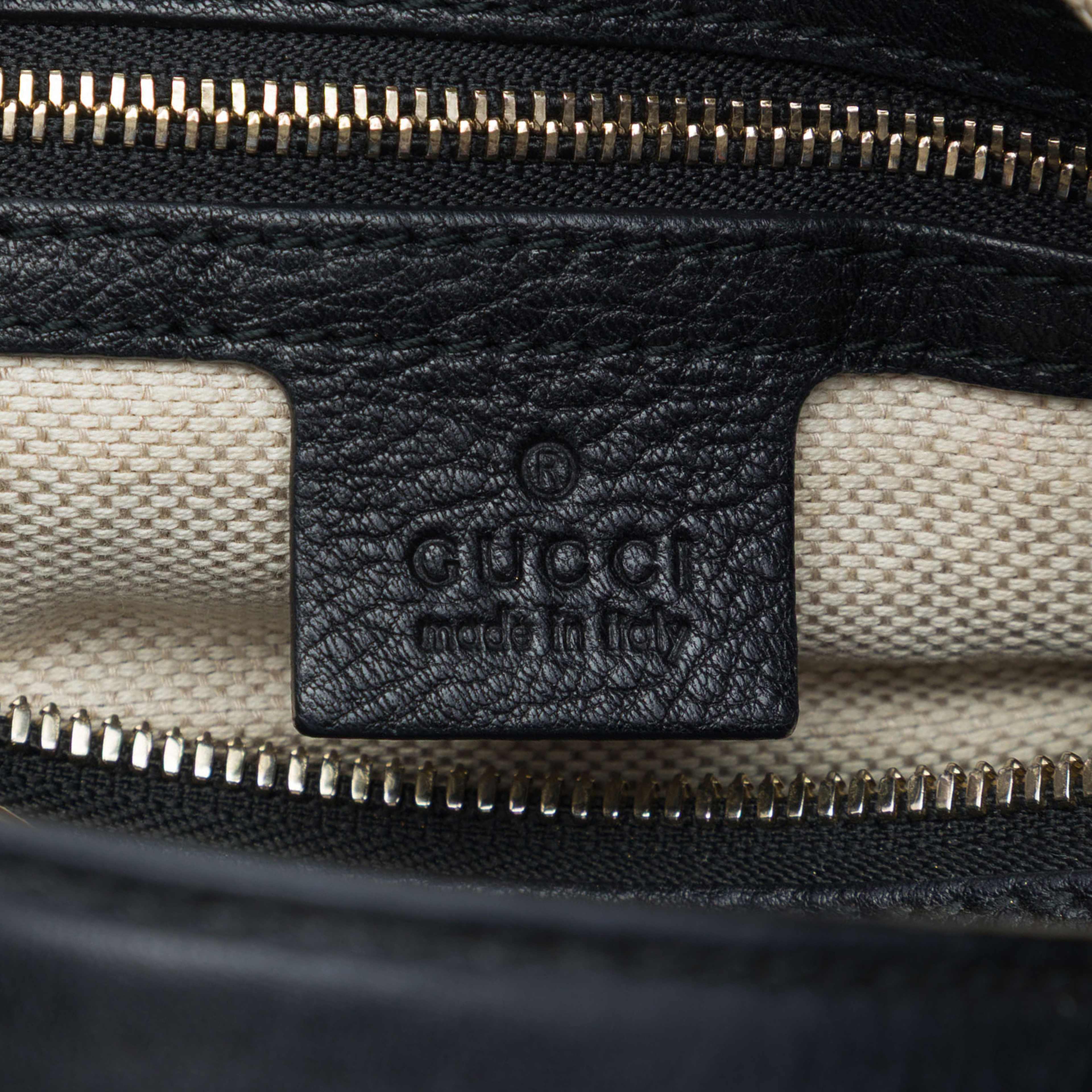 Gucci Medium Pebbled Calfskin Soho Boston Bag, från Luxclusif, i färgen svart. Klicka för att öppna bilden i stort format
