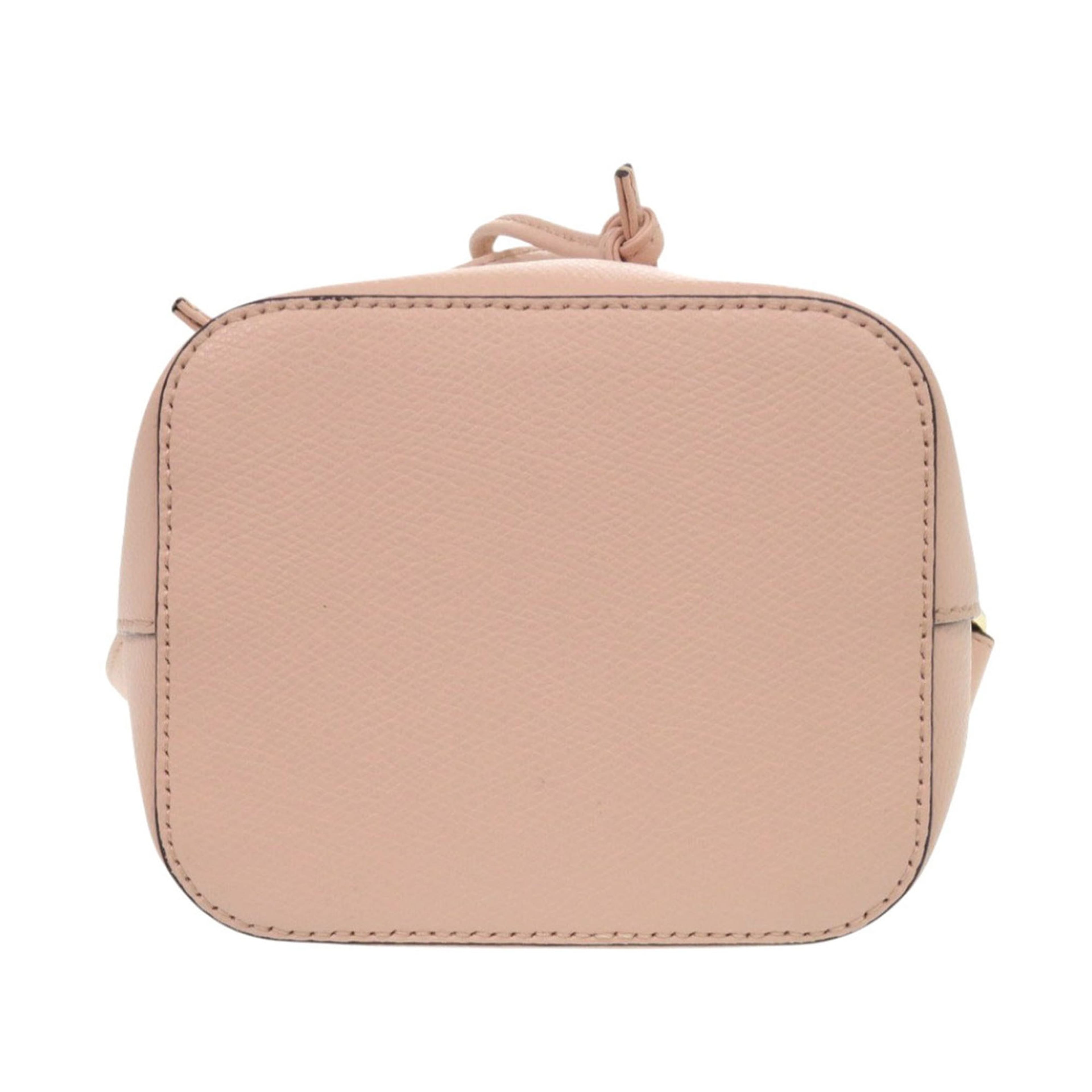 Fendi Mini Calfskin Mon Tresor Bucket Bag, från Luxclusif, i färgen rosa. Klicka för att öppna bilden i stort format