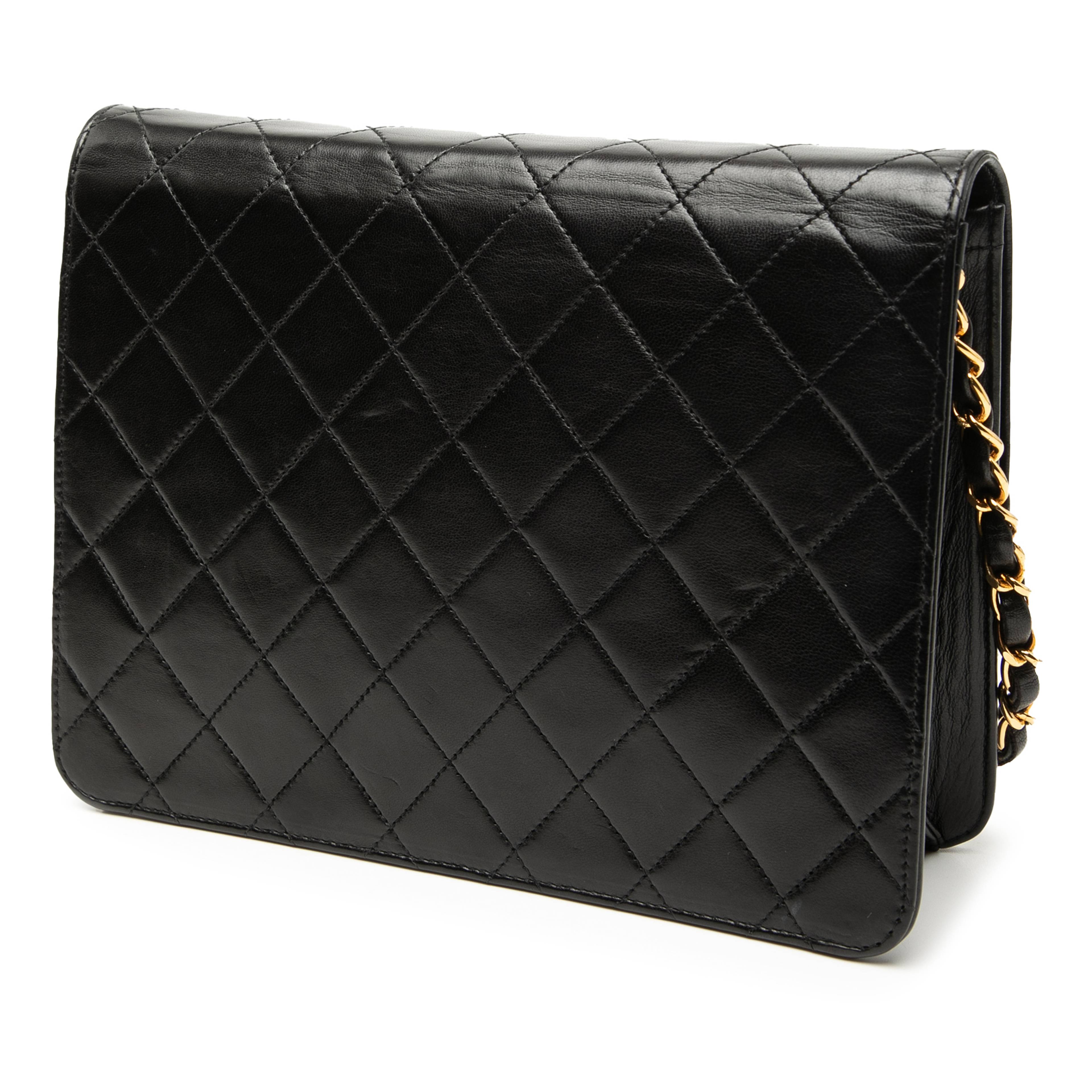 Chanel Small Cc Quilted Lambskin Single Flap, från Luxclusif, i färgen black. Klicka för att öppna bilden i stort format