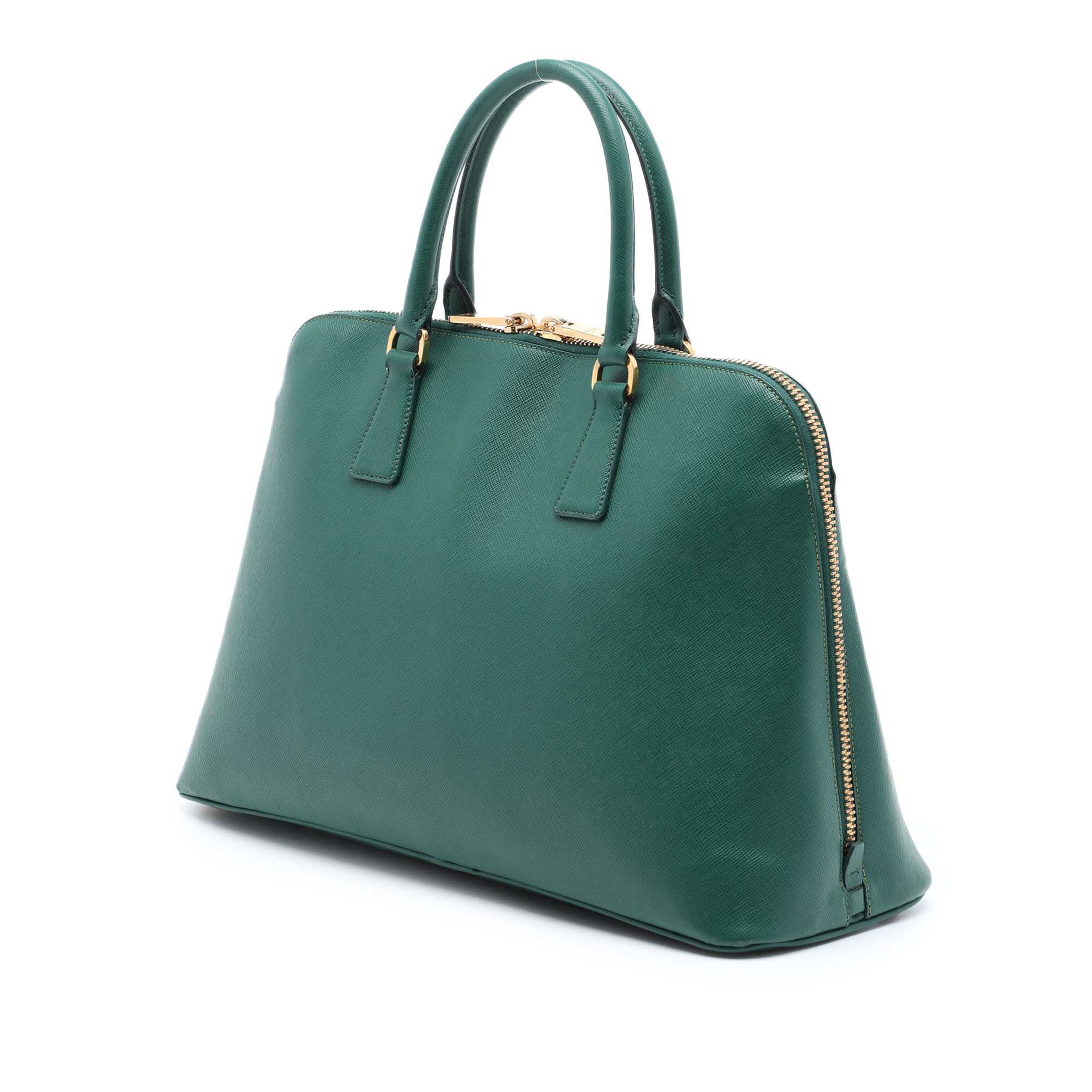 Prada Large Saffiano Lux Promenade Satchel, från Luxclusif, i färgen grön. Klicka för att öppna bilden i stort format