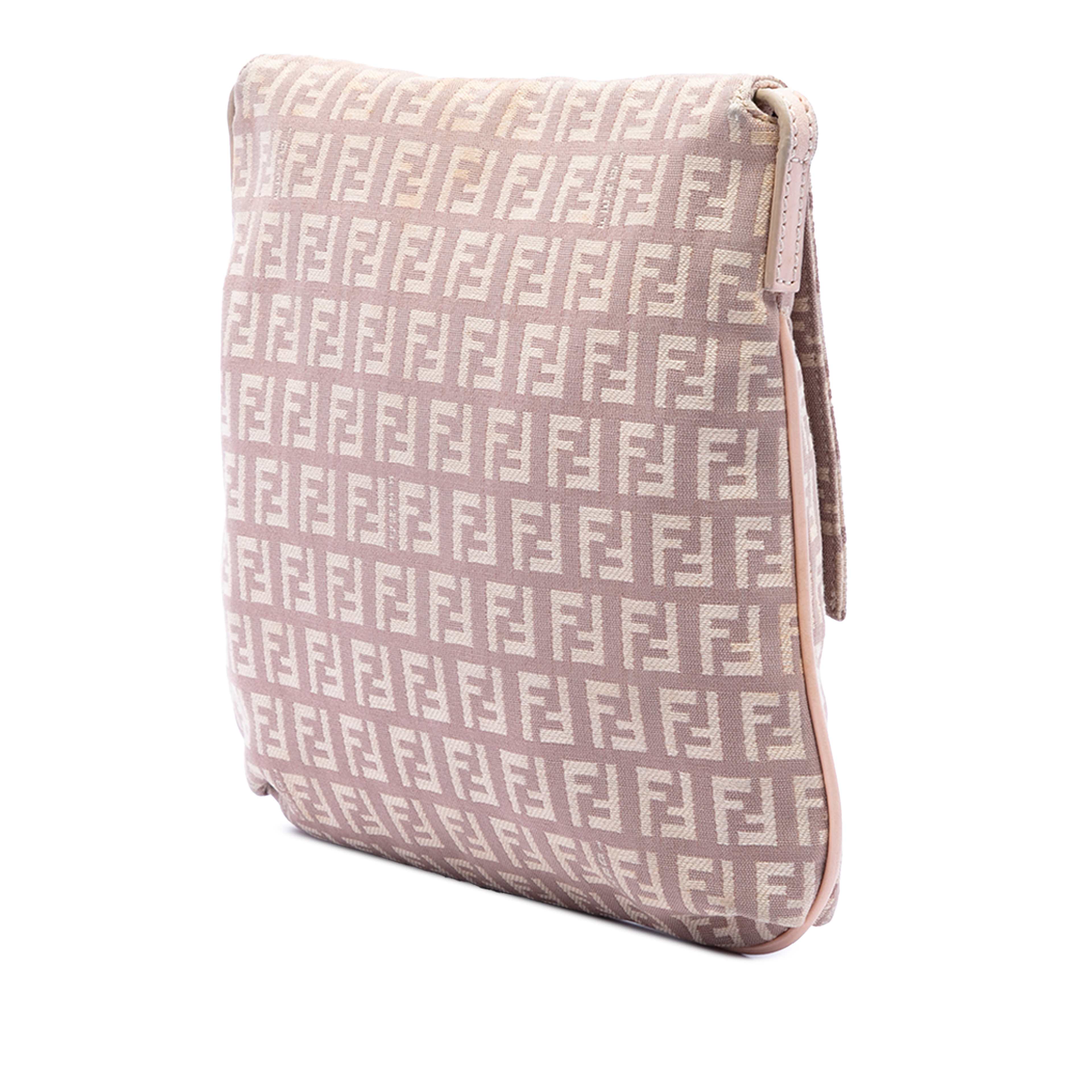 Fendi Zucchino Canvas Crossbody, från Luxclusif, i färgen pink. Klicka för att öppna bilden i stort format