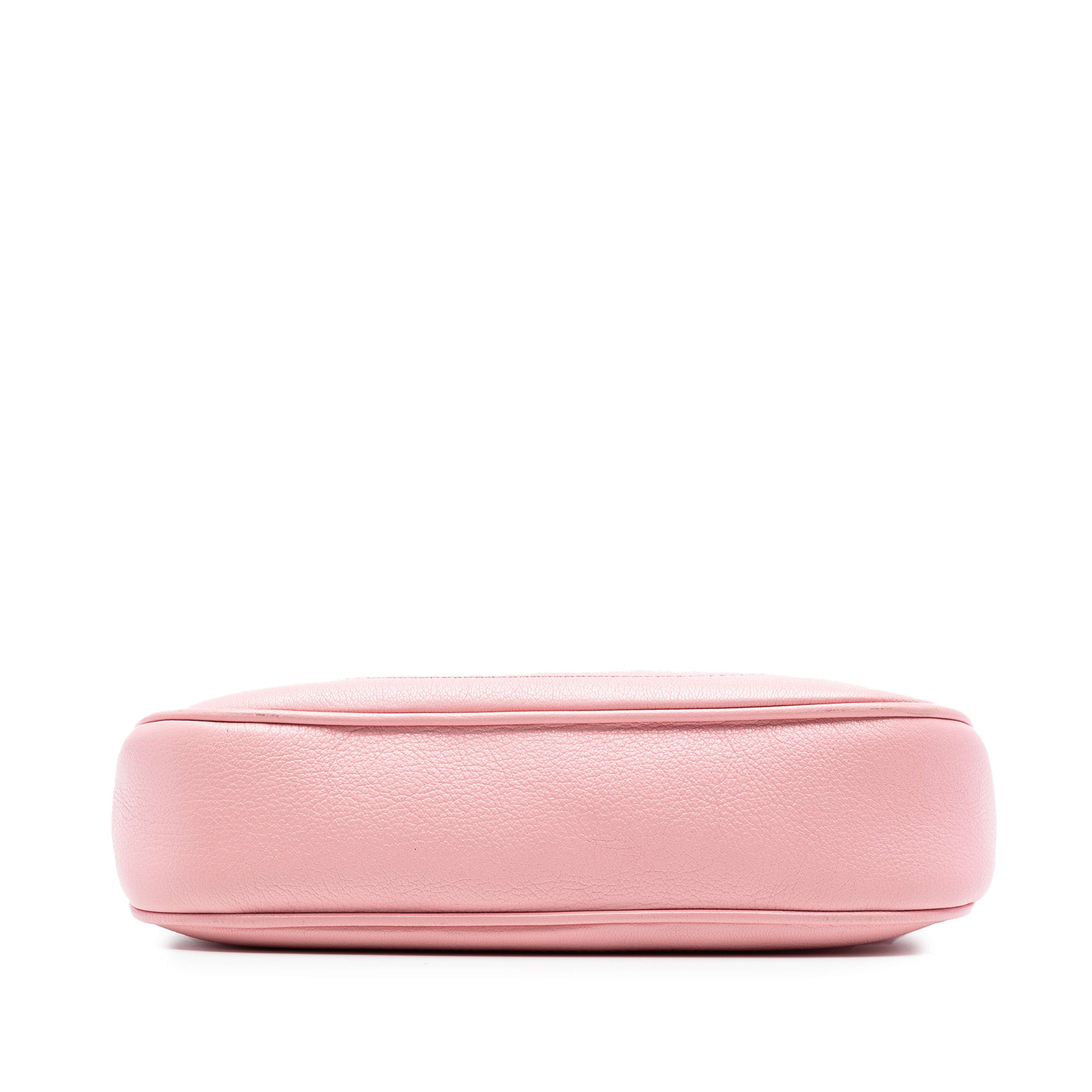 Gucci Small Calfskin Aphrodite Satchel, från Luxclusif, i färgen rosa. Klicka för att öppna bilden i stort format
