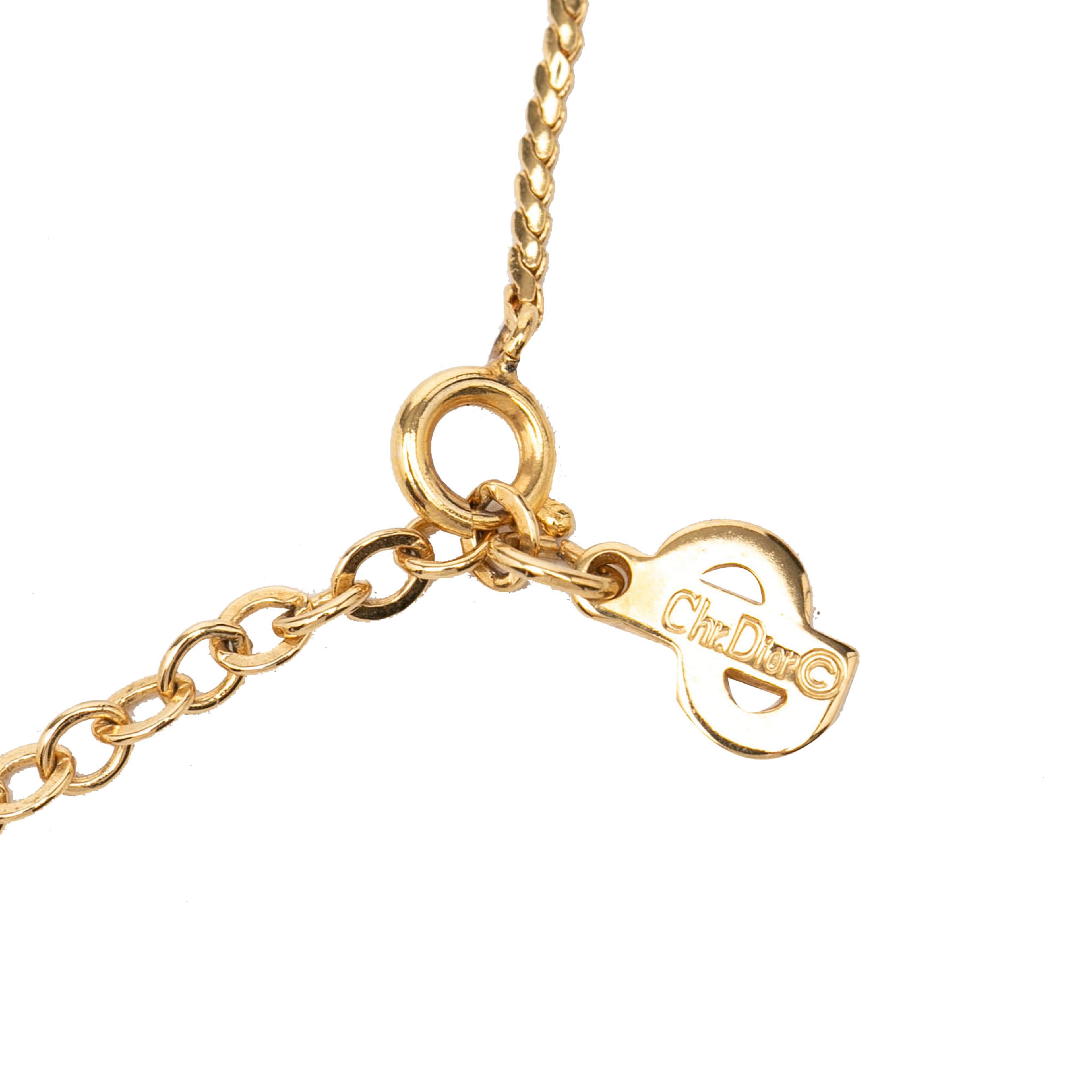 Dior Gold Plated Strass Cd Logo Pendant Necklace, från Luxclusif, i färgen gold. Klicka för att öppna bilden i stort format
