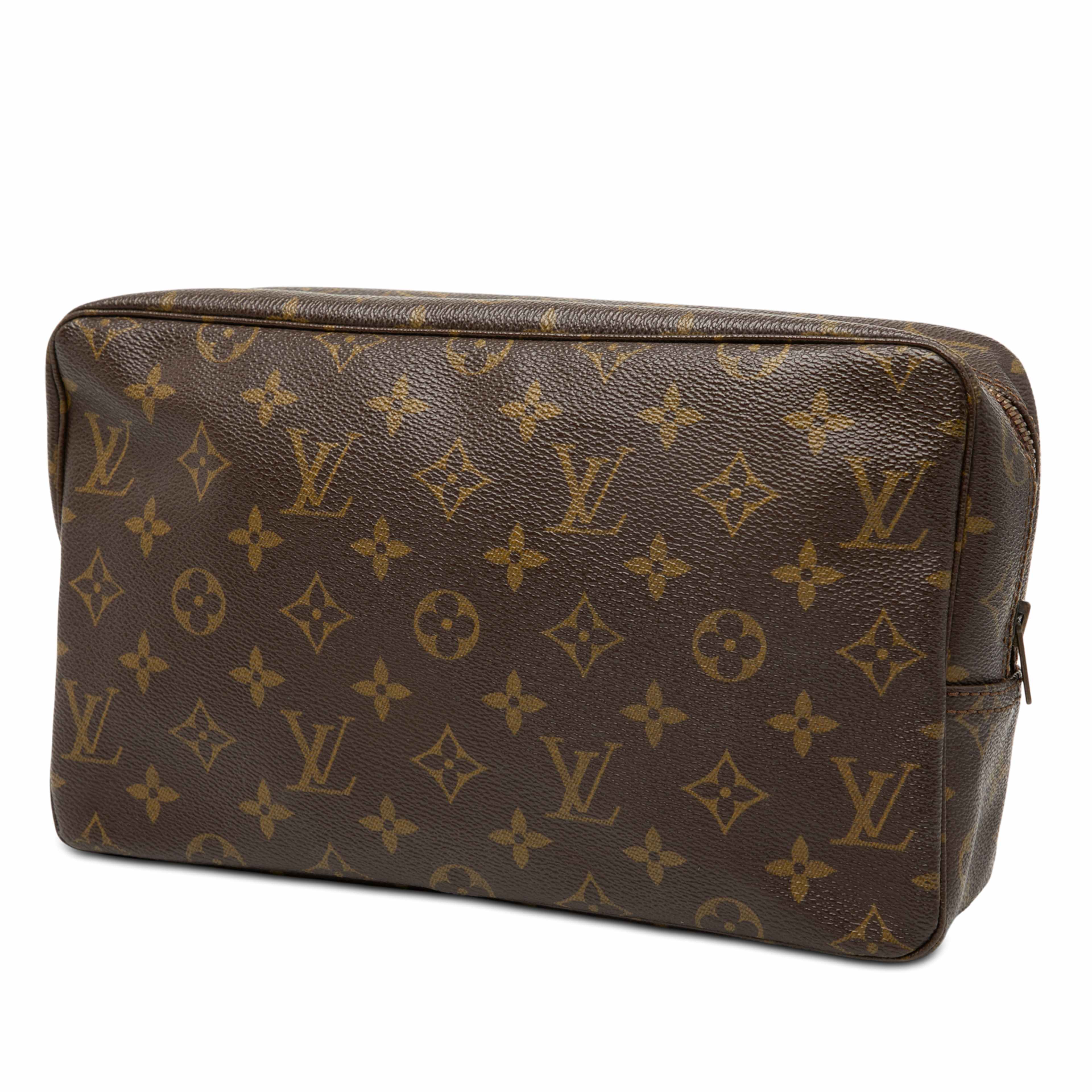 Louis Vuitton Monogram Trousse Toilette 28, från Luxclusif, i färgen brown. Klicka för att öppna bilden i stort format