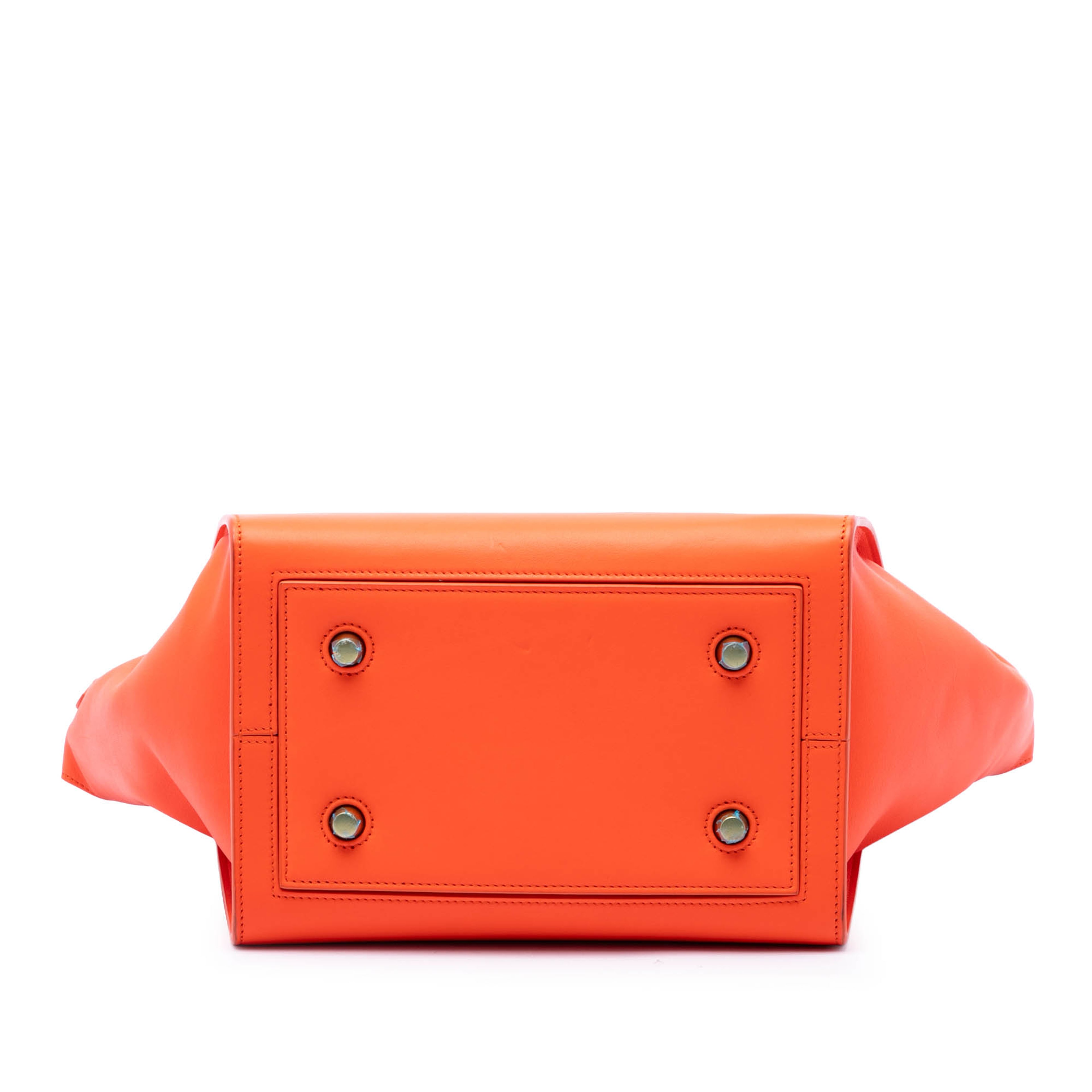 Celine Mini Smooth Calfskin Tie Knot Tote, från Luxclusif, i färgen orange. Klicka för att öppna bilden i stort format