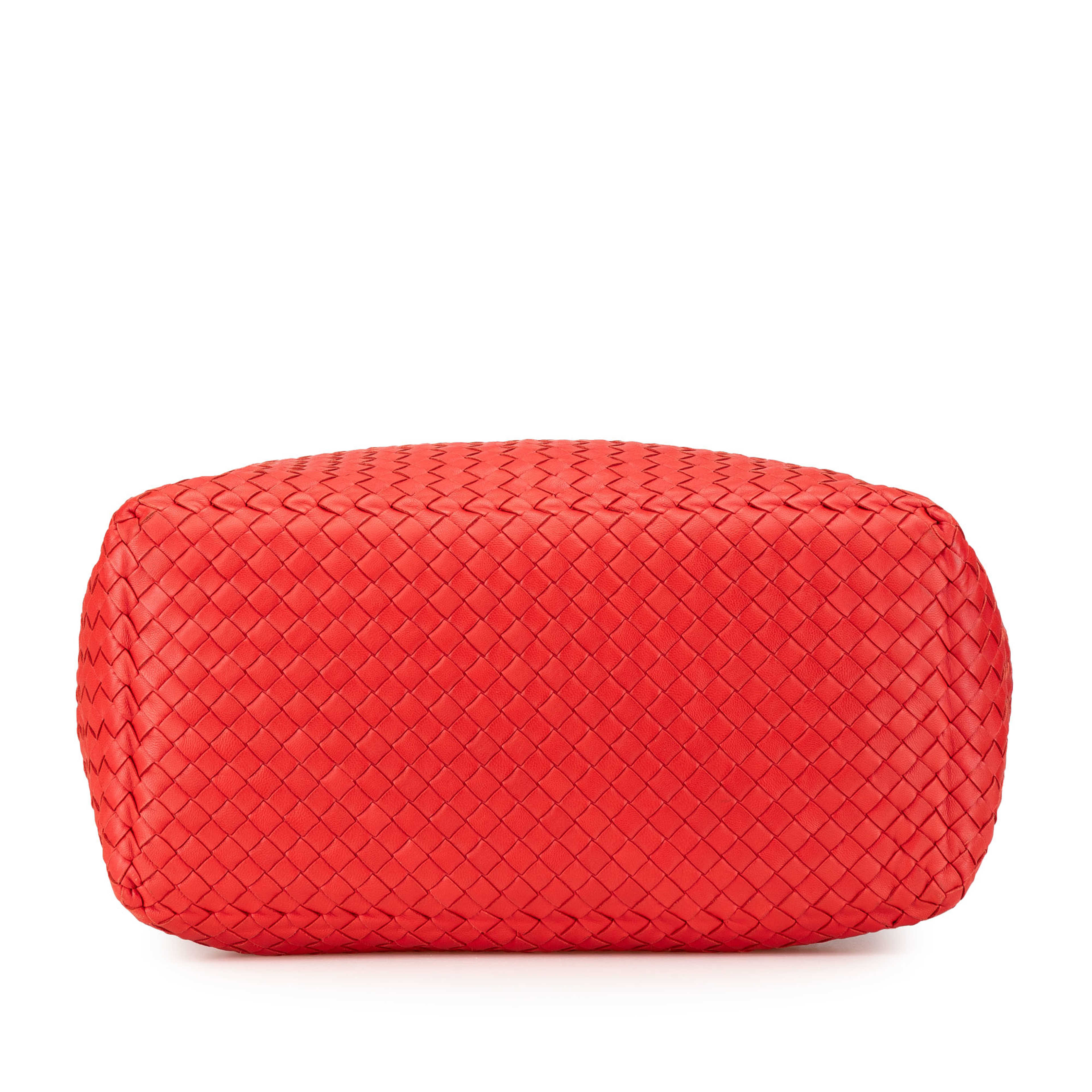 Bottega Veneta Nappa Intrecciato Brick Tote, från Luxclusif, i färgen red. Klicka för att öppna bilden i stort format