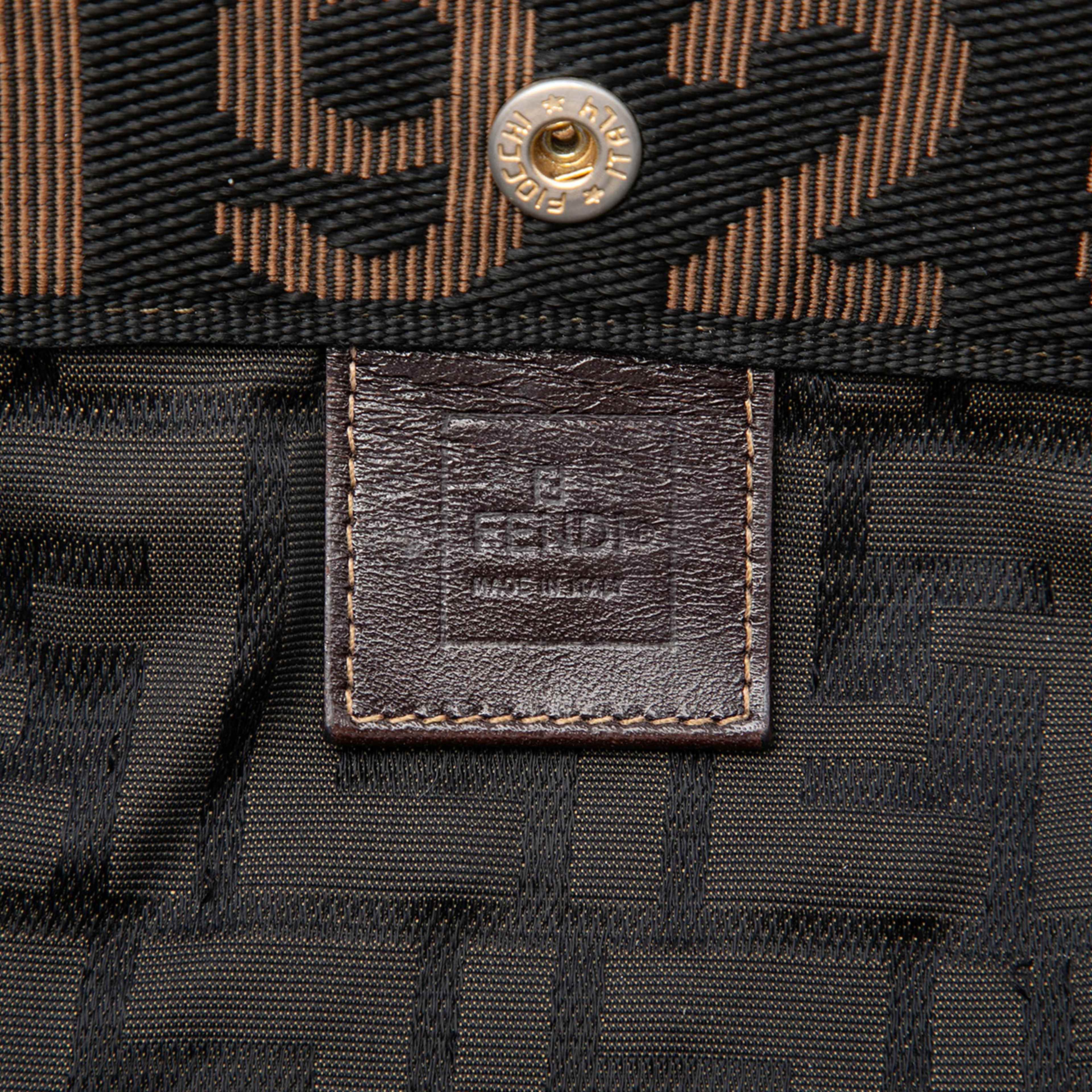 Fendi Zucca Canvas Foldable Tote, från Luxclusif, i färgen brun. Klicka för att öppna bilden i stort format