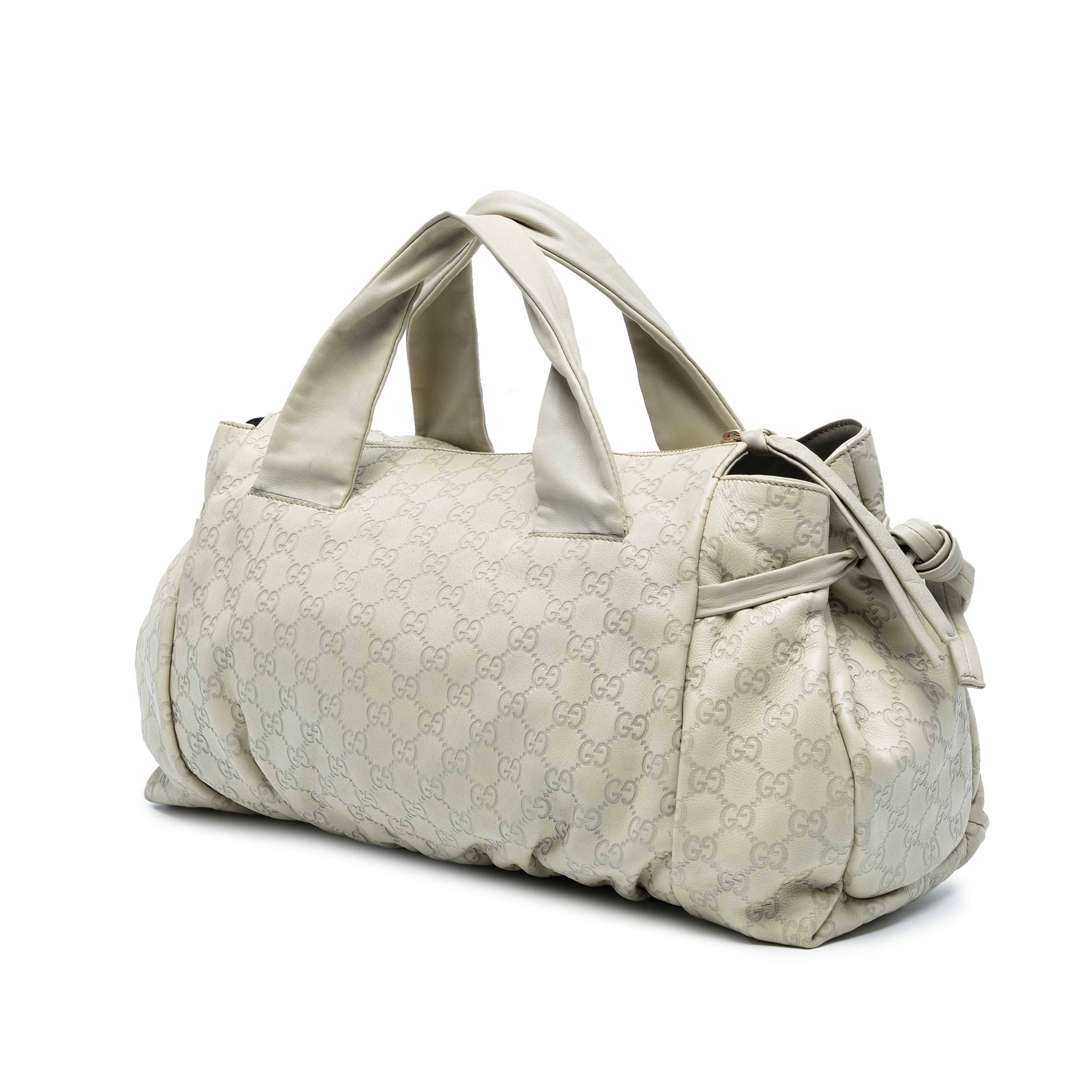 Gucci Medium Guccissima Hysteria Tote, från Luxclusif, i färgen white. Klicka för att öppna bilden i stort format