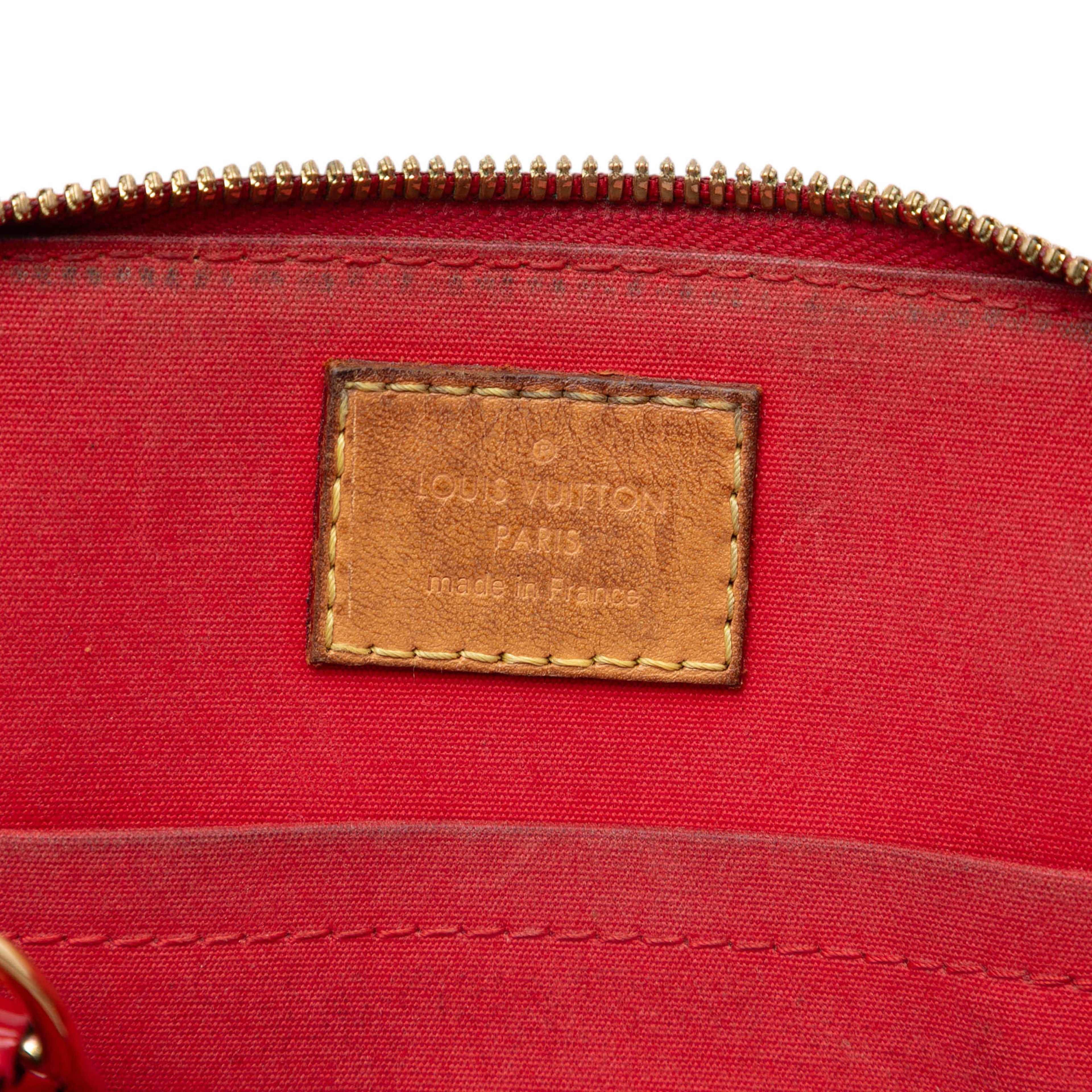 Louis Vuitton Monogram Vernis Alma Bb, från Luxclusif, i färgen red. Klicka för att öppna bilden i stort format