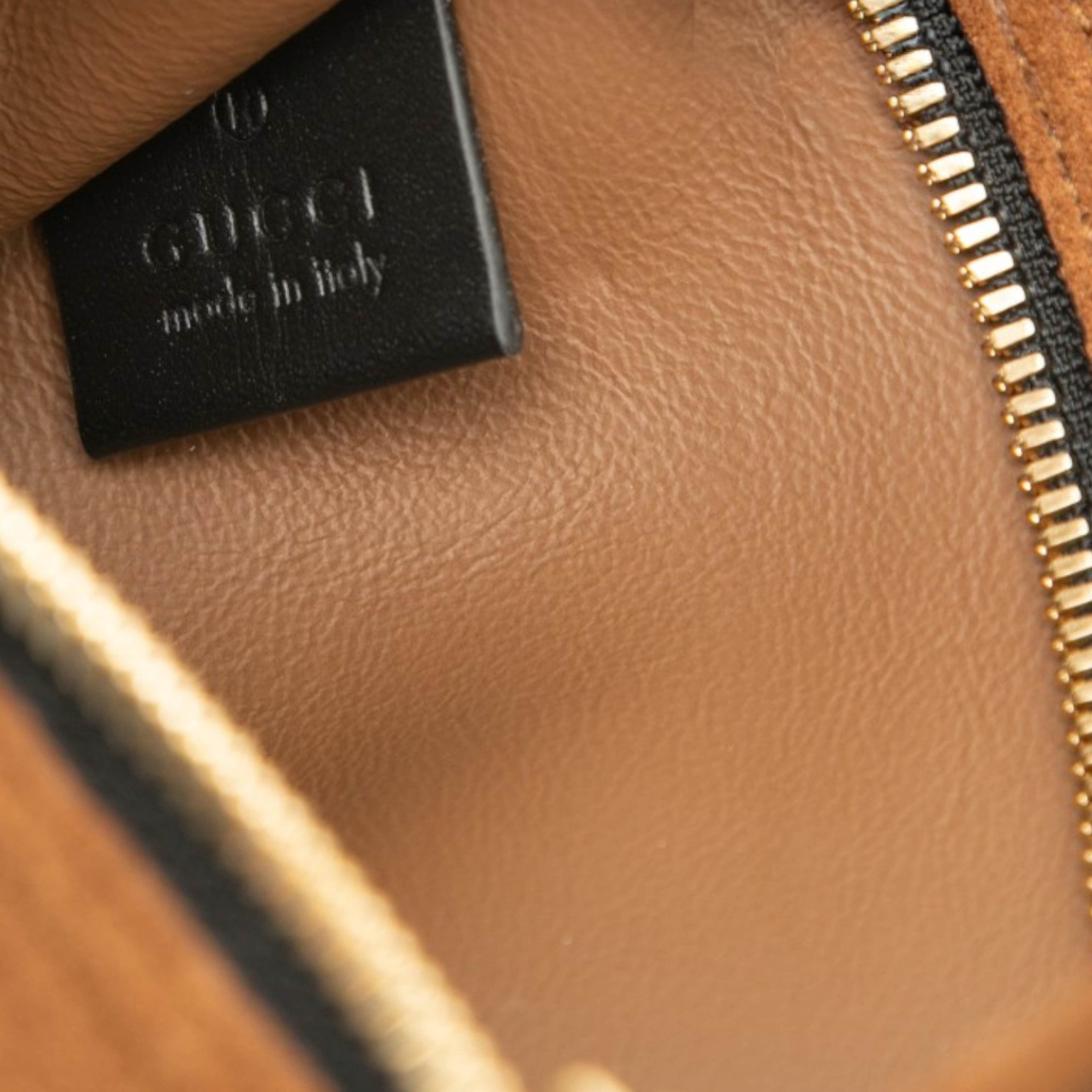 Gucci Suede Rajah Pouch, från Luxclusif, i färgen brun. Klicka för att öppna bilden i stort format