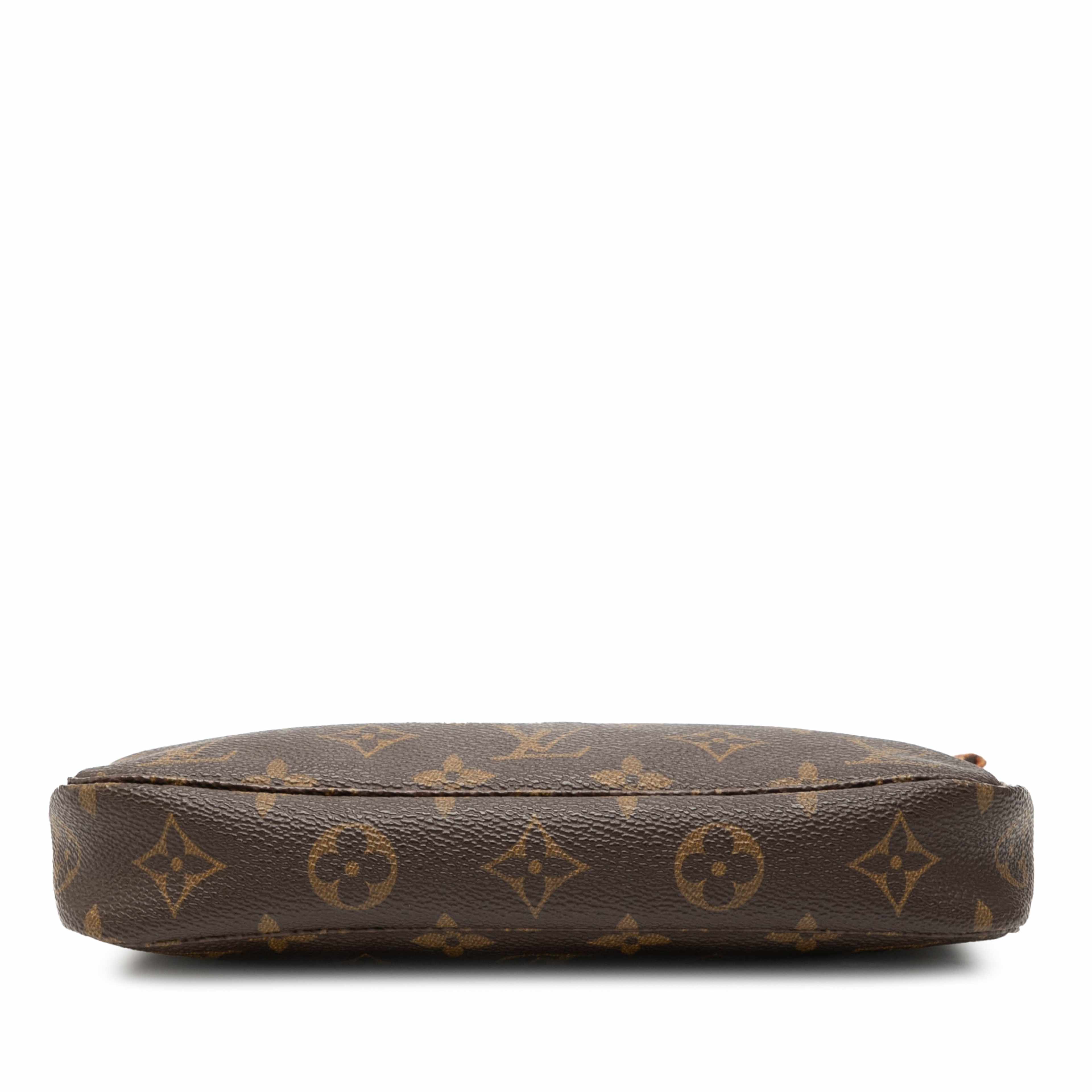 Louis Vuitton Monogram Pochette Accessoires, från Luxclusif, i färgen brown. Klicka för att öppna bilden i stort format