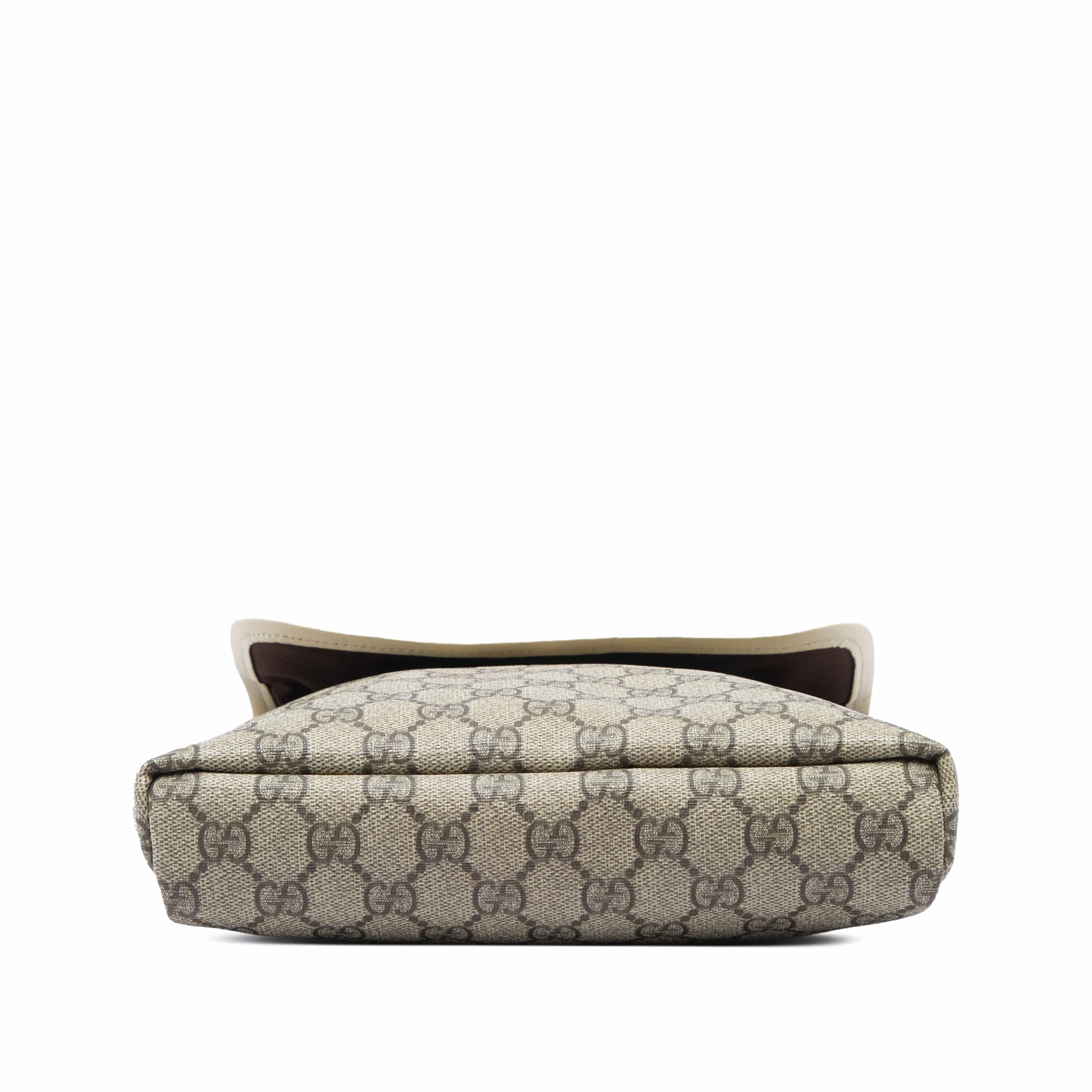 Gucci Gg Supreme Crossbody, från Luxclusif, i färgen beige. Klicka för att öppna bilden i stort format