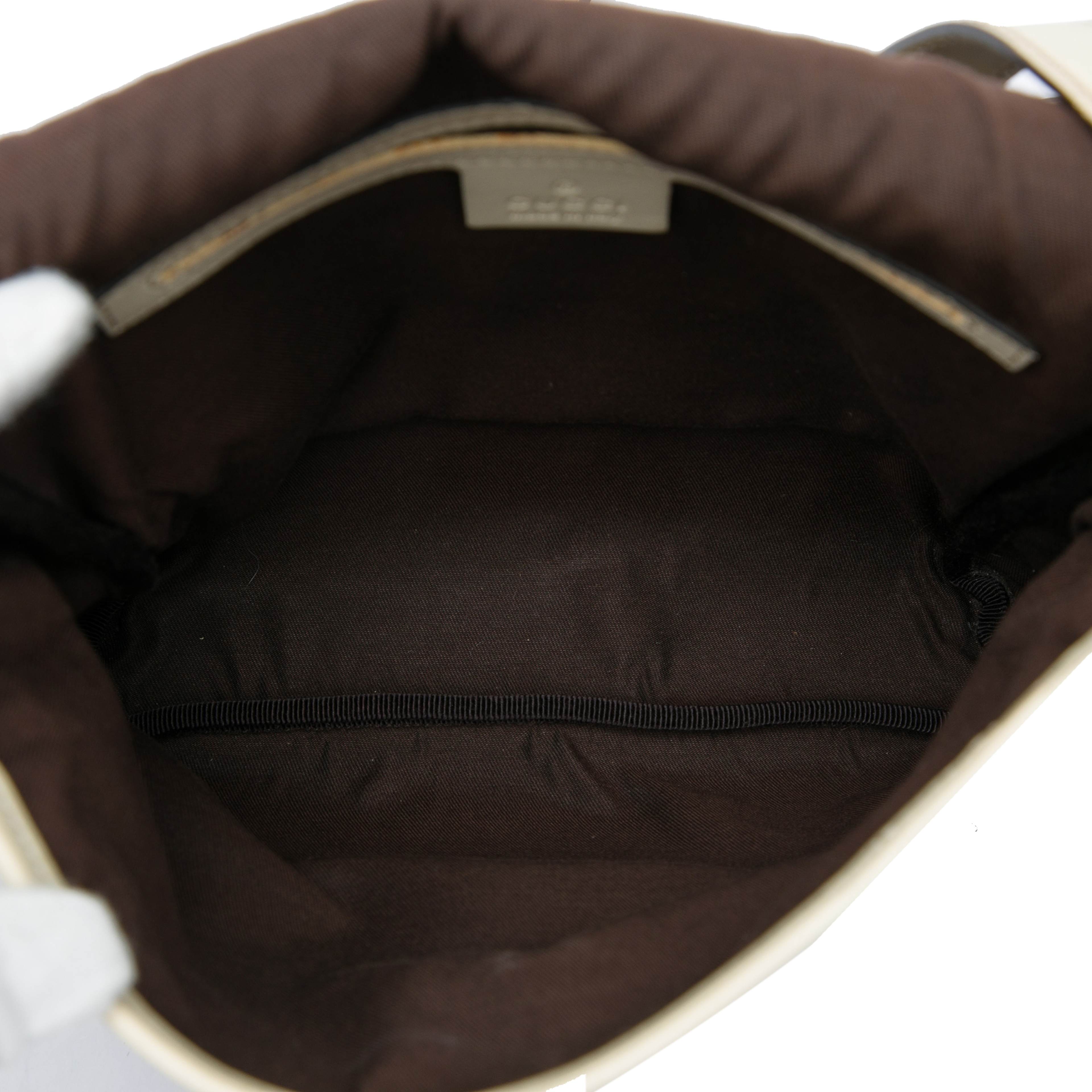 Gucci Gg Supreme Crossbody, från Luxclusif, i färgen beige. Klicka för att öppna bilden i stort format