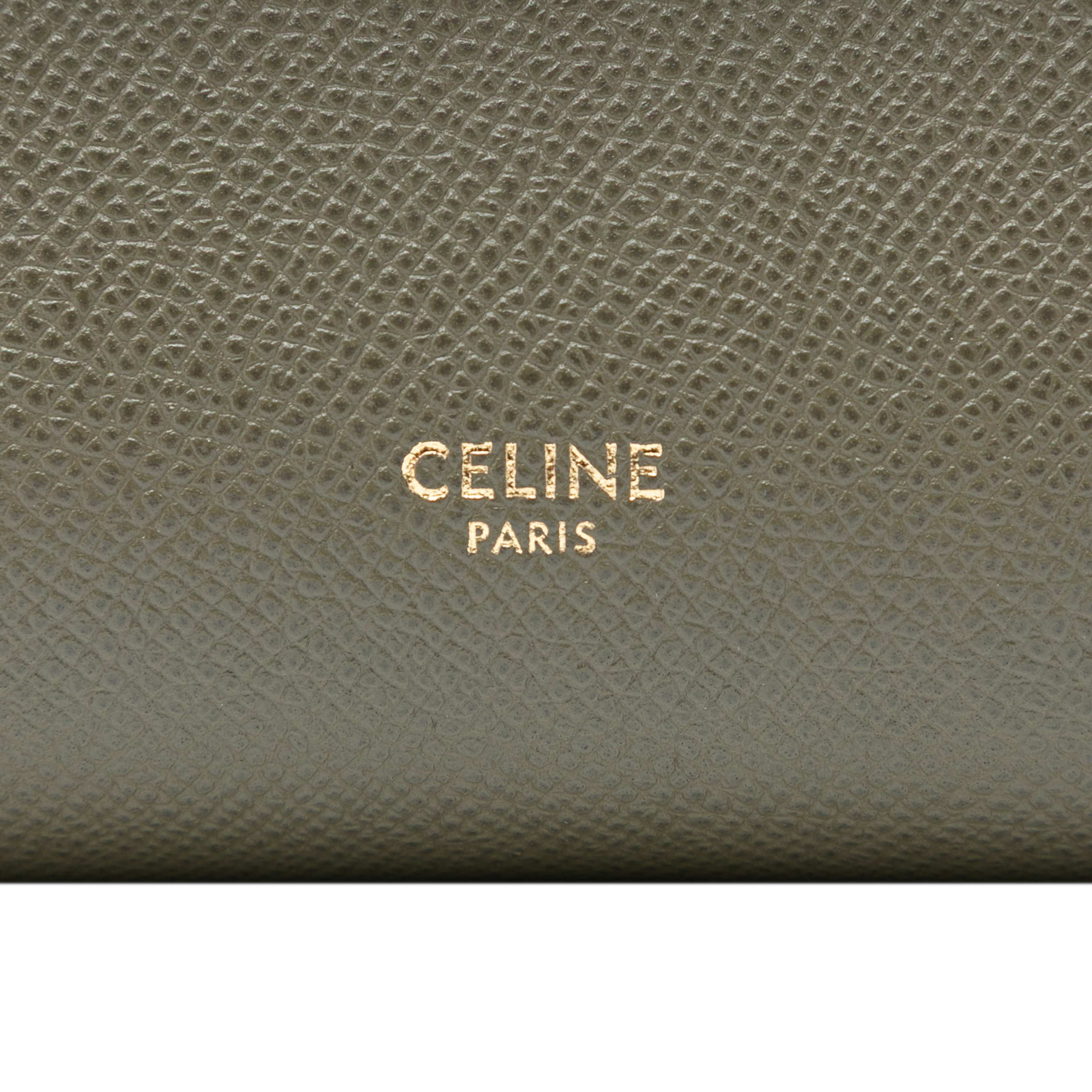 Celine Micro Grained Calfskin Belt Bag, från Luxclusif, i färgen olive green. Klicka för att öppna bilden i stort format