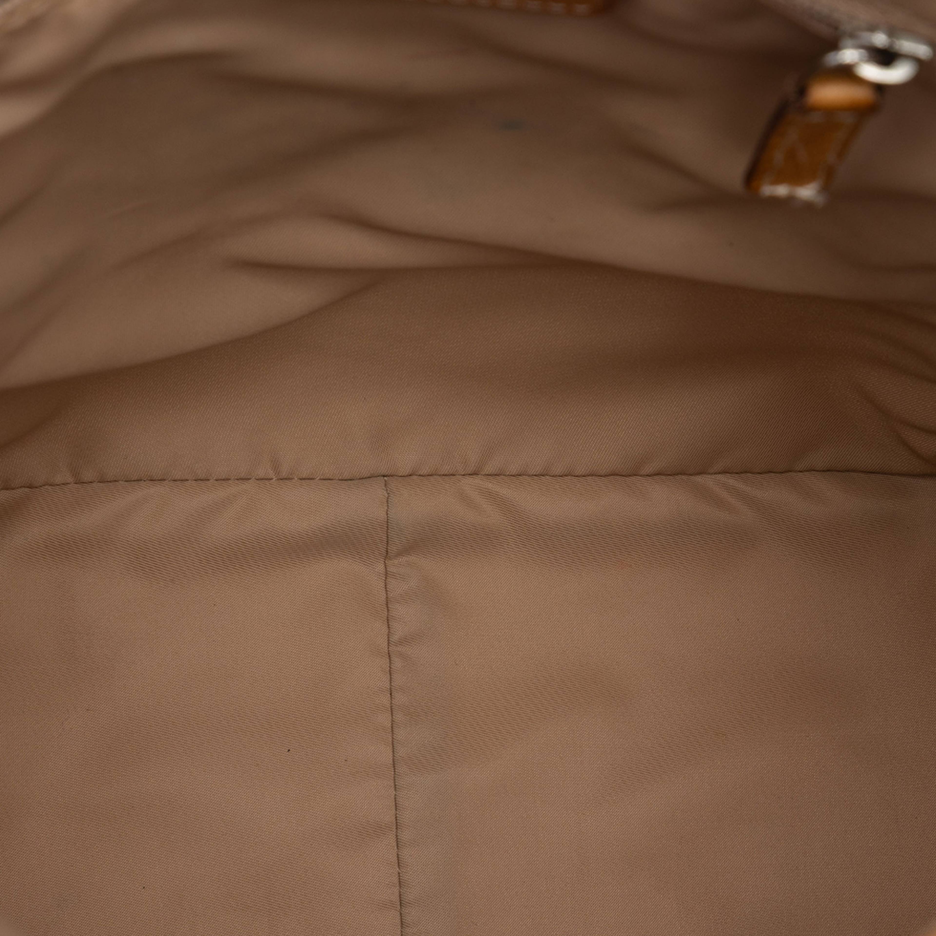 Dior Diorissimo Trotter Canvas Tote, från Luxclusif, i färgen beige. Klicka för att öppna bilden i stort format