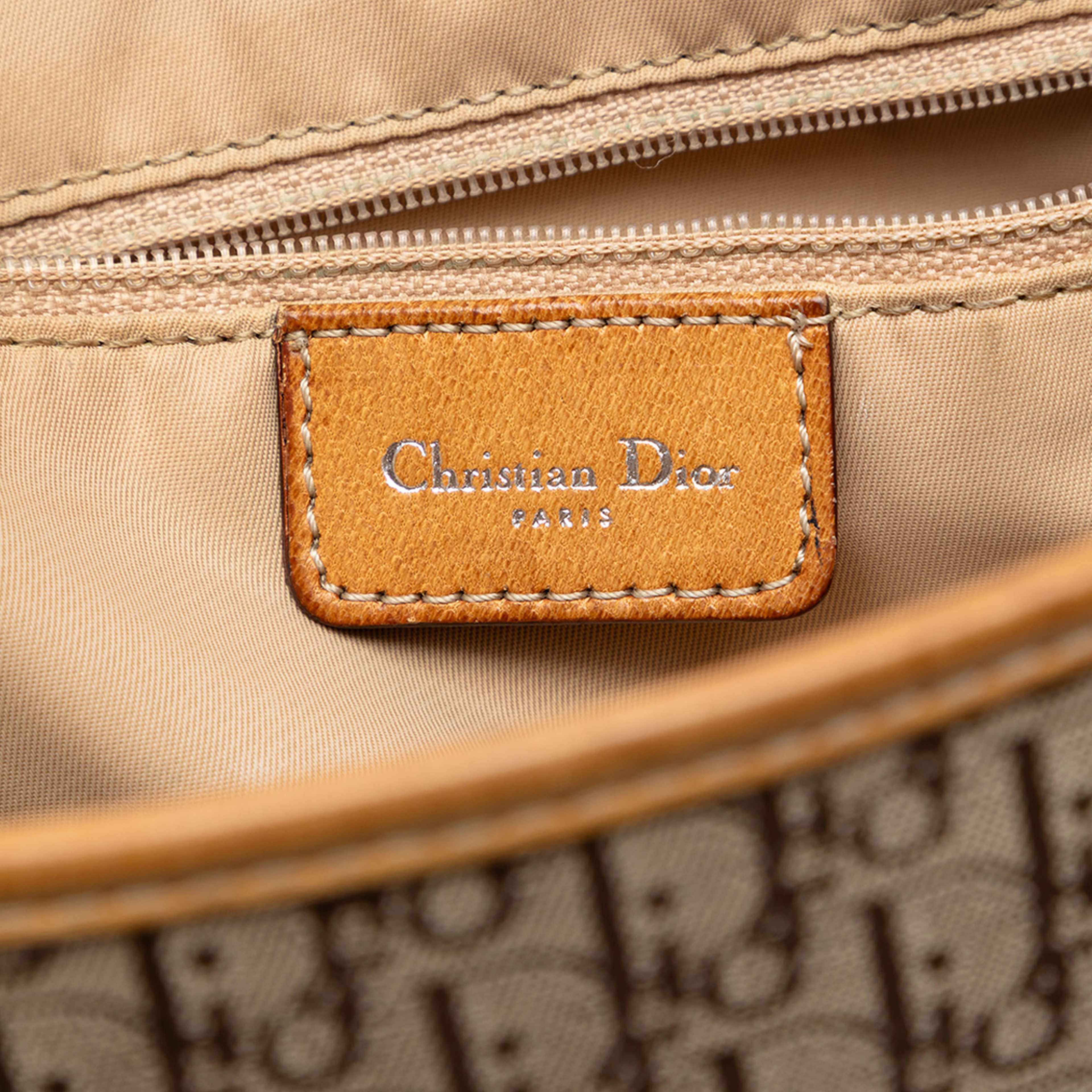 Dior Diorissimo Trotter Canvas Tote, från Luxclusif, i färgen beige. Klicka för att öppna bilden i stort format