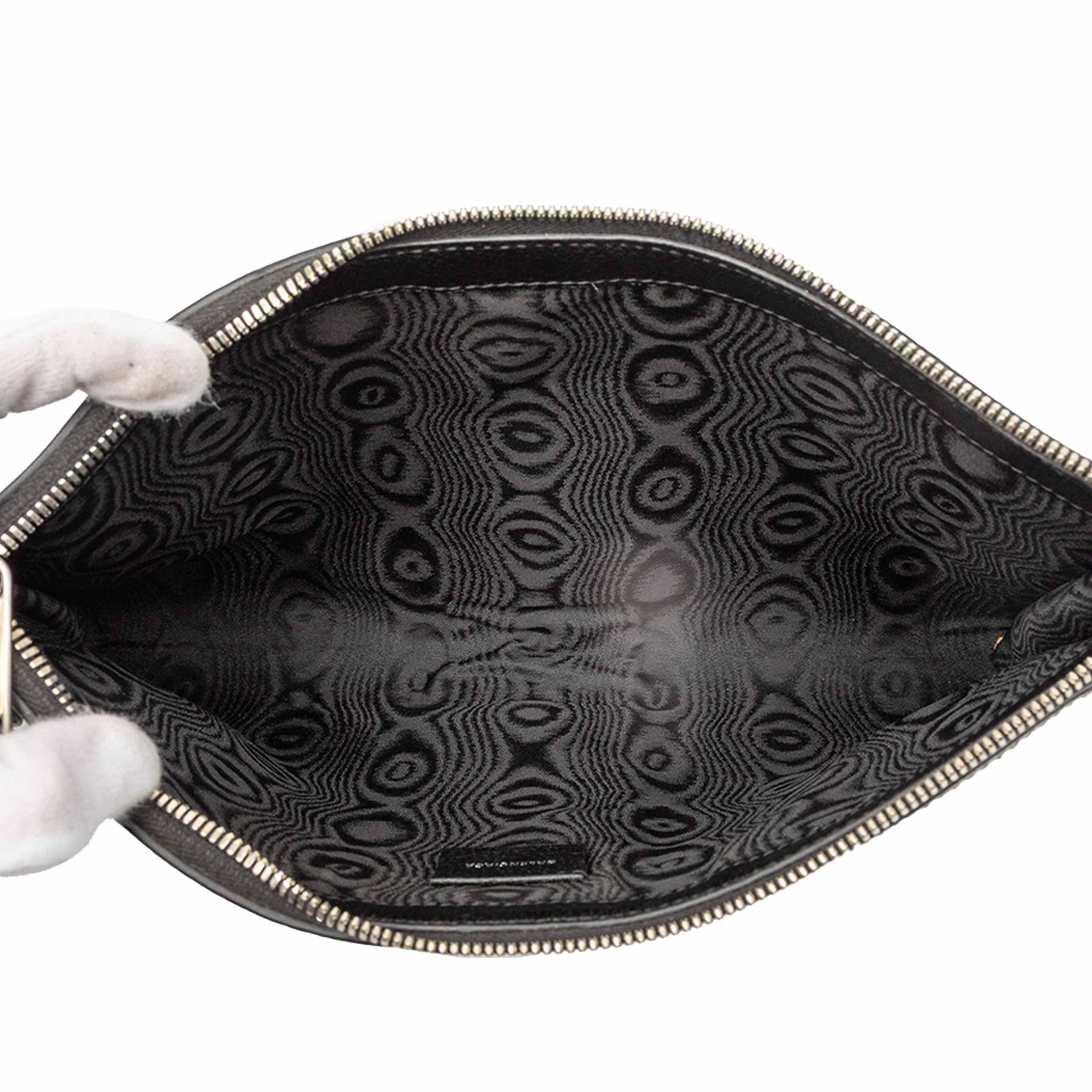 Balenciaga The Hacker Project Bb Canvas Web Ophidia Clutch, från Luxclusif, i färgen black. Klicka för att öppna bilden i stort format