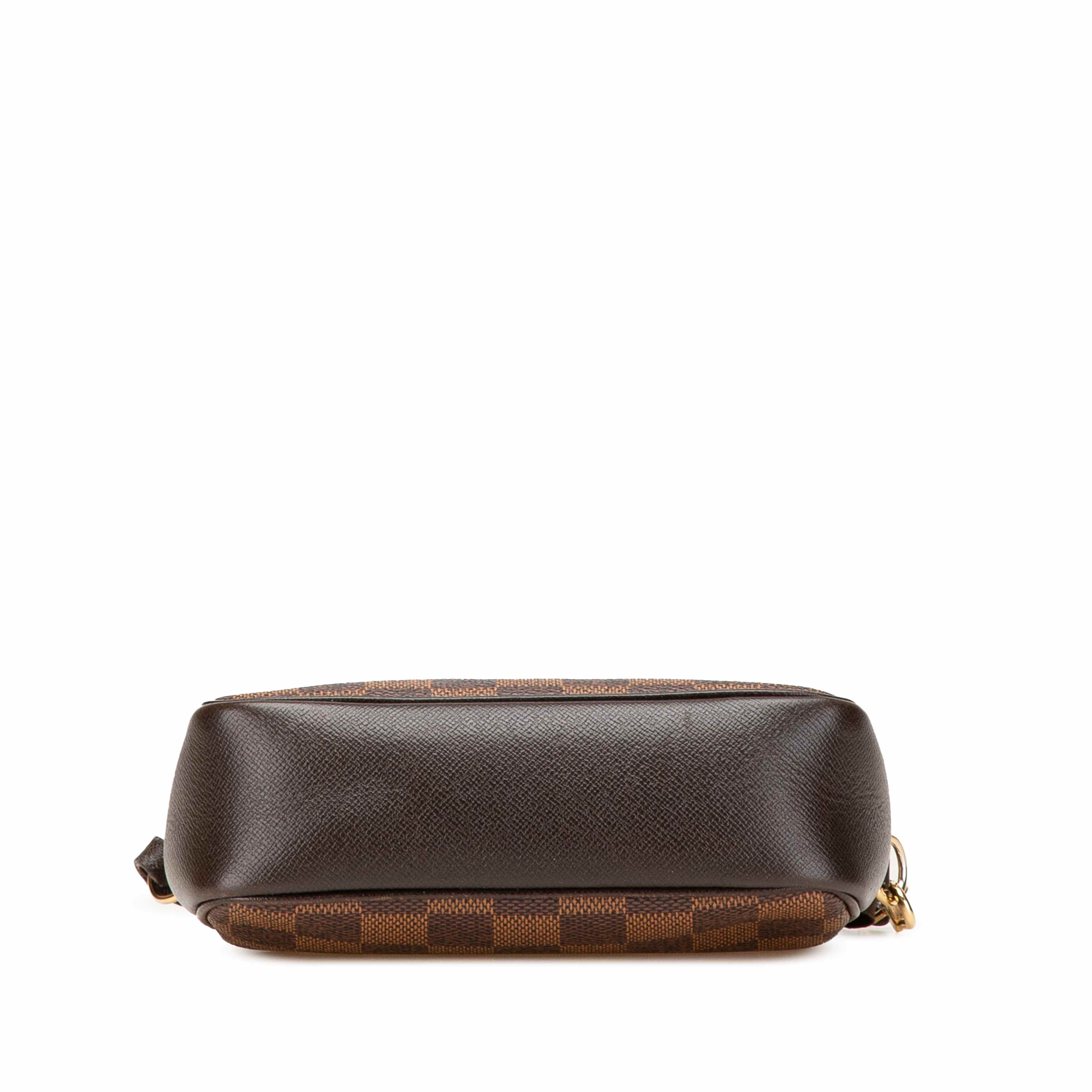 Louis Vuitton Damier Ebene Trousse Pochette, från Luxclusif, i färgen brown. Klicka för att öppna bilden i stort format