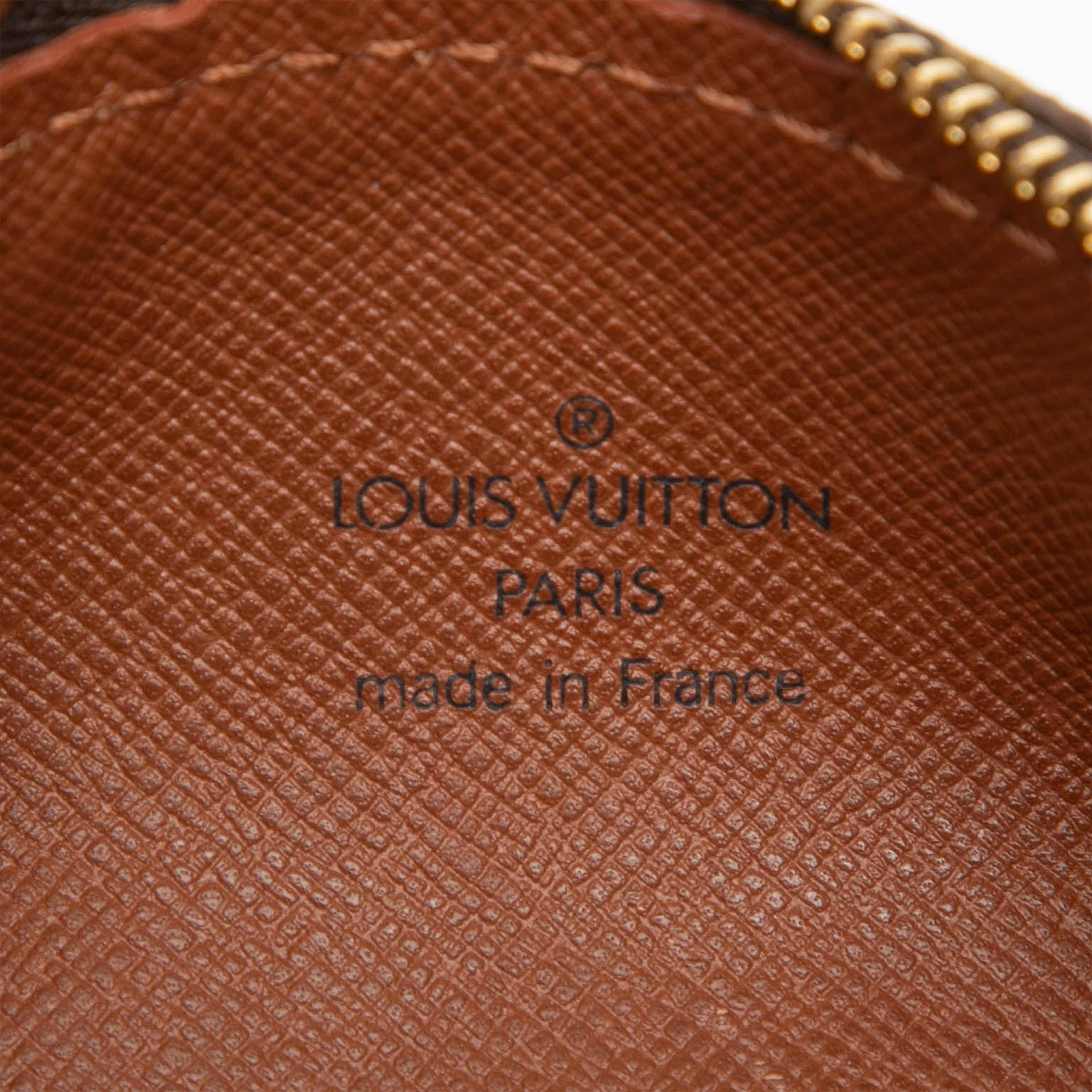 Louis Vuitton Monogram Papillon Pochette, från Luxclusif, i färgen brun. Klicka för att öppna bilden i stort format