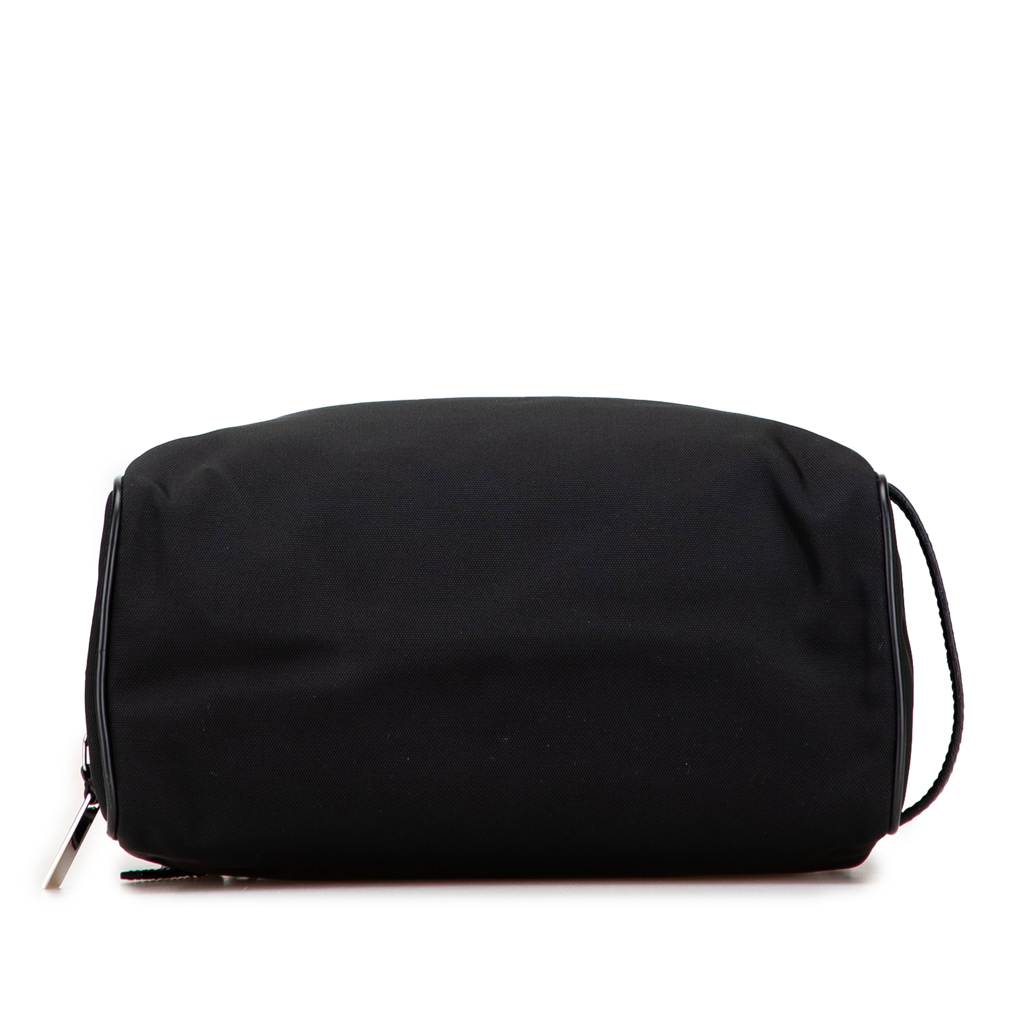 Gucci Nylon Clutch, från Luxclusif, i färgen black. Klicka för att öppna bilden i stort format