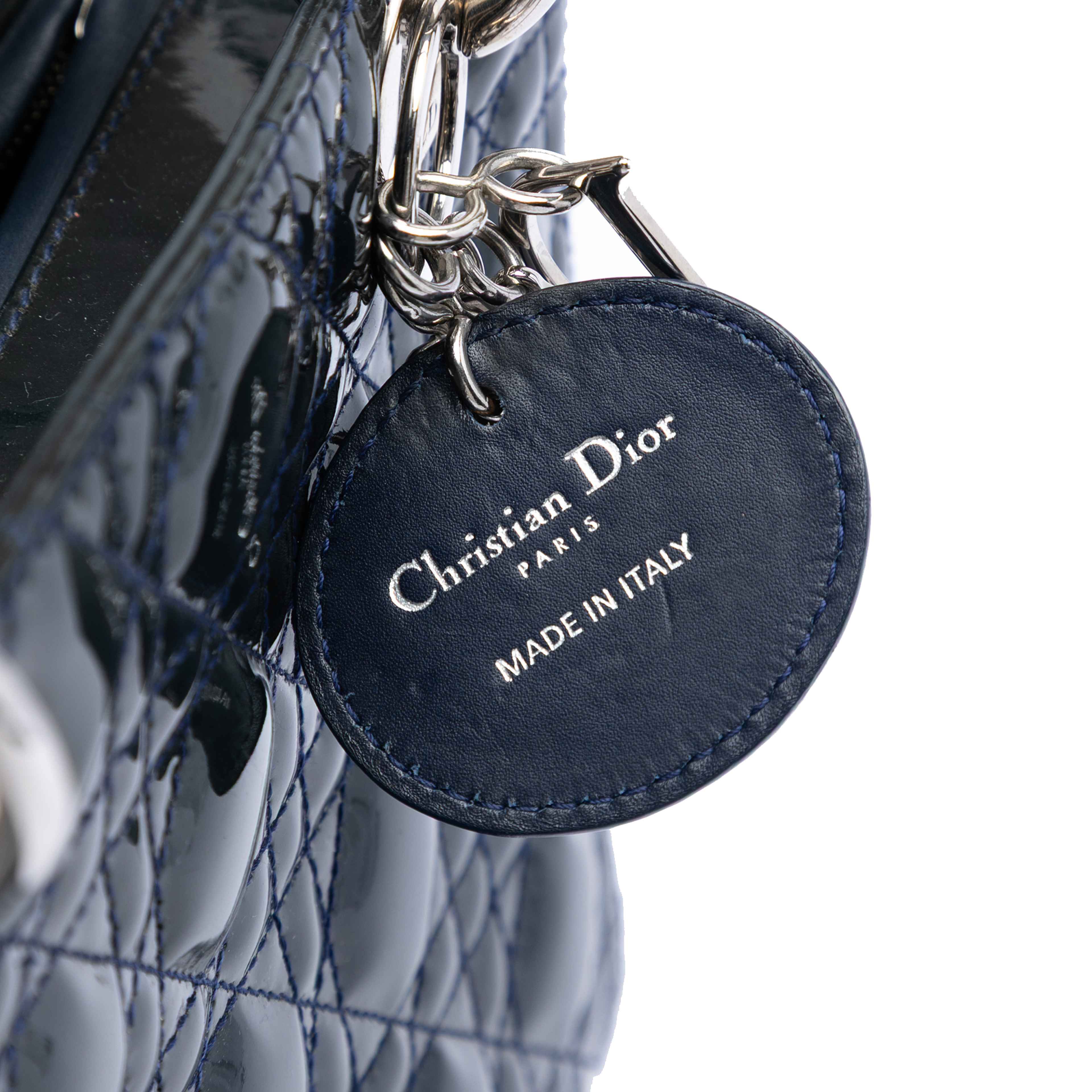 Dior Medium Patent Cannage Lady Dior, från Luxclusif, i färgen navy. Klicka för att öppna bilden i stort format