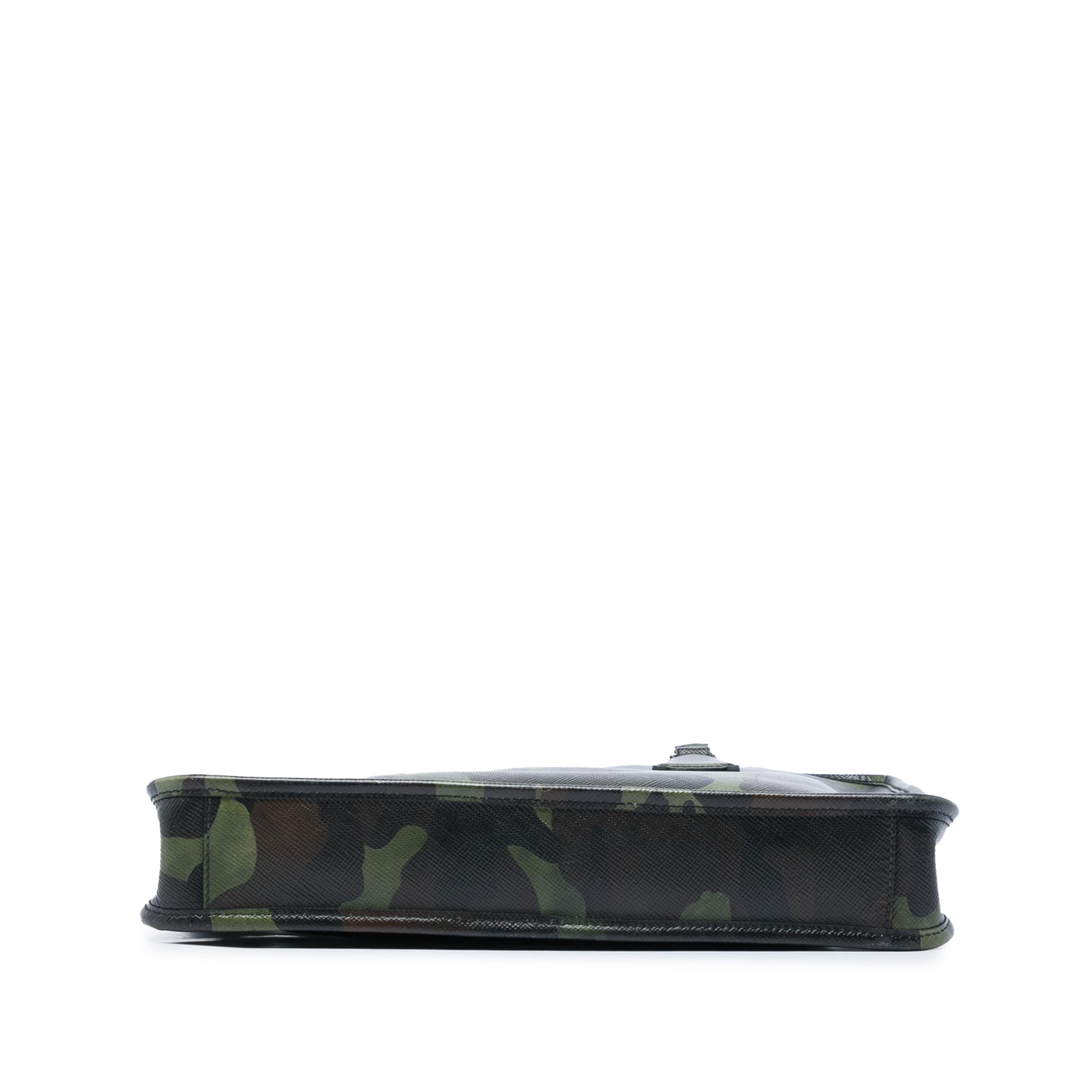 Prada Saffiano Camouflage Print Briefcase, från Luxclusif, i färgen blå. Klicka för att öppna bilden i stort format