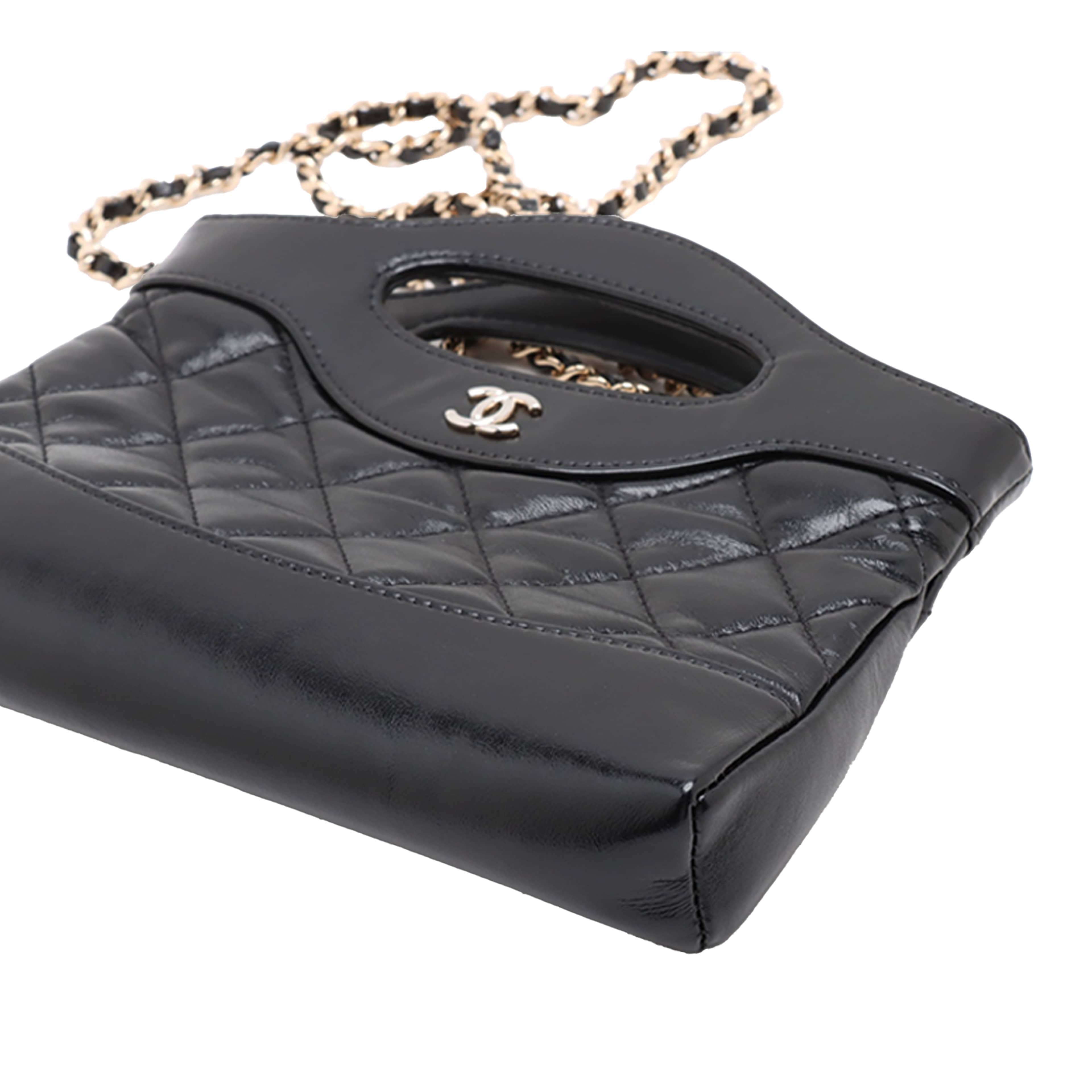 Chanel Nano Quilted Glazed Calfskin 31 Shopping Bag, från Luxclusif, i färgen black. Klicka för att öppna bilden i stort format