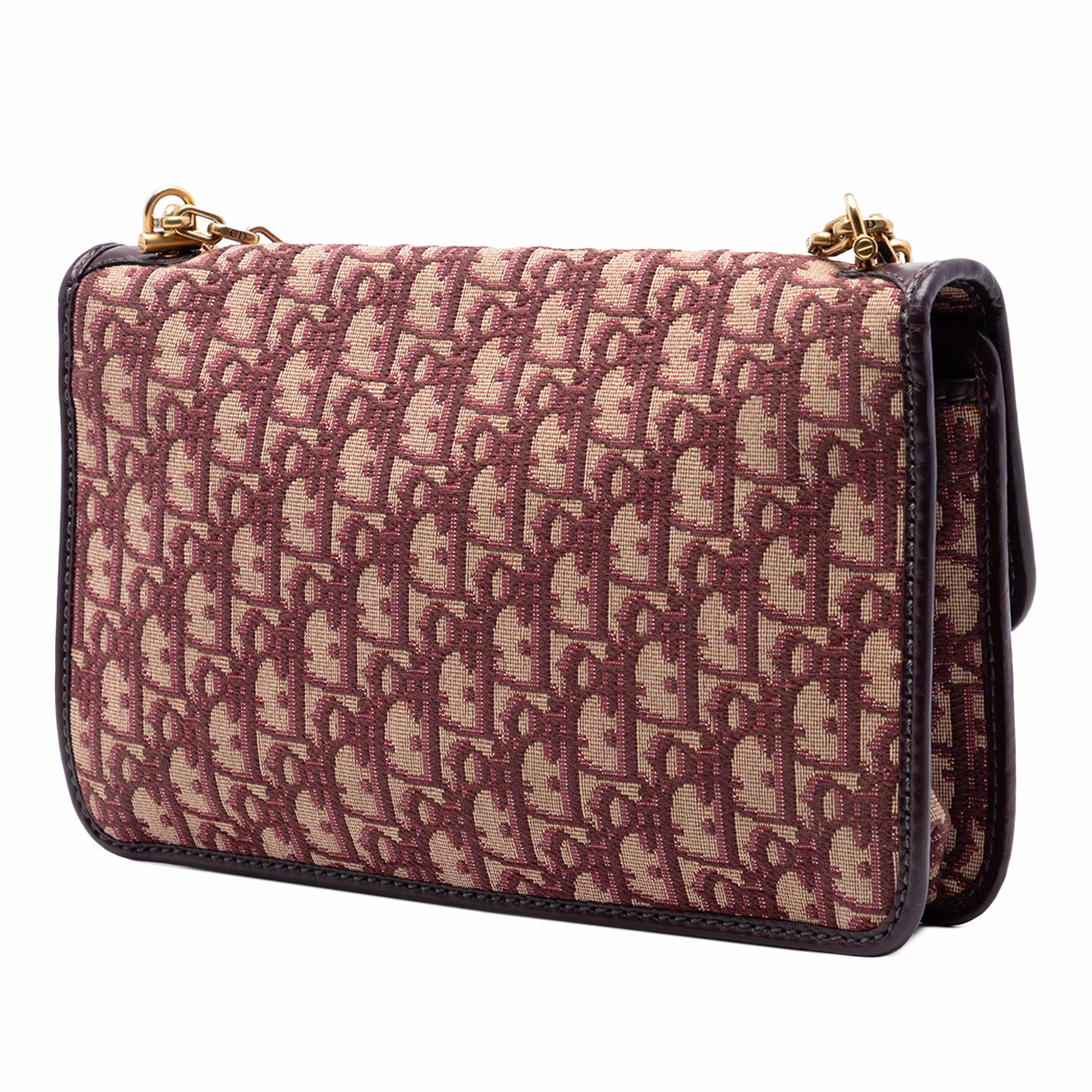 Dior Oblique Canvas Chain Crossbody, från Luxclusif, i färgen röd. Klicka för att öppna bilden i stort format