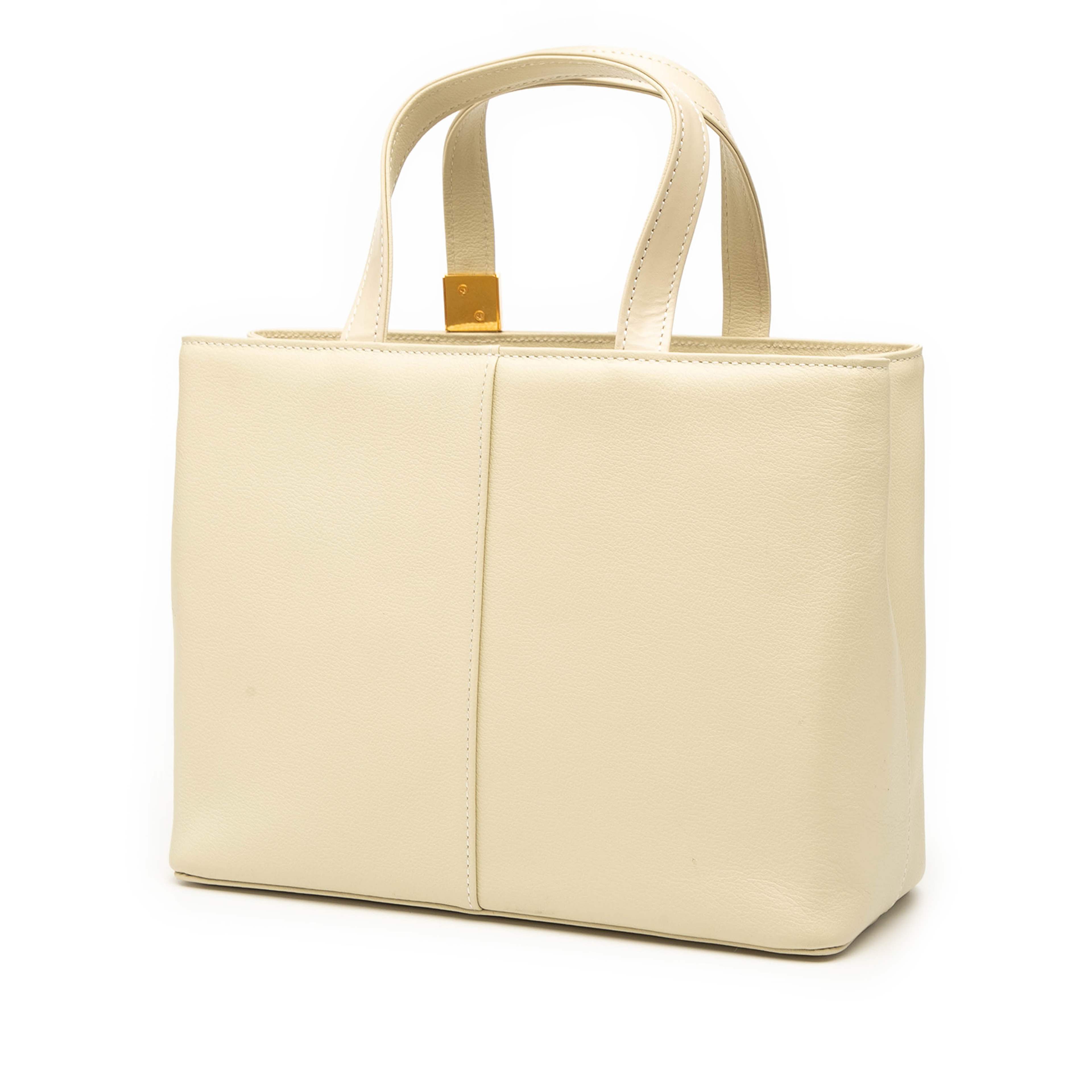 Burberry Leather Handbag, från Luxclusif, i färgen light beige. Klicka för att öppna bilden i stort format
