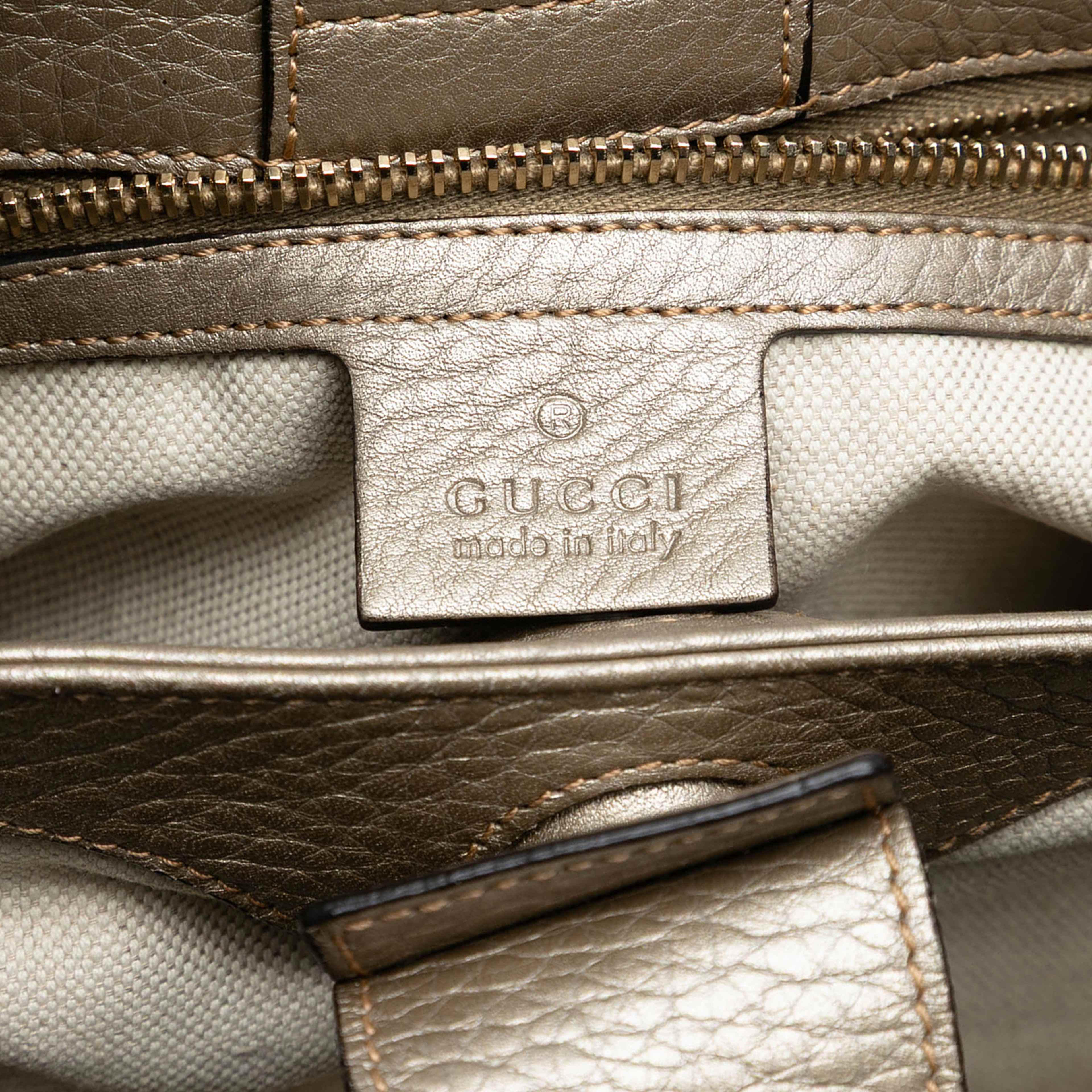 Gucci Small Calfskin Bamboo Shopper Satchel, från Luxclusif, i färgen gold. Klicka för att öppna bilden i stort format