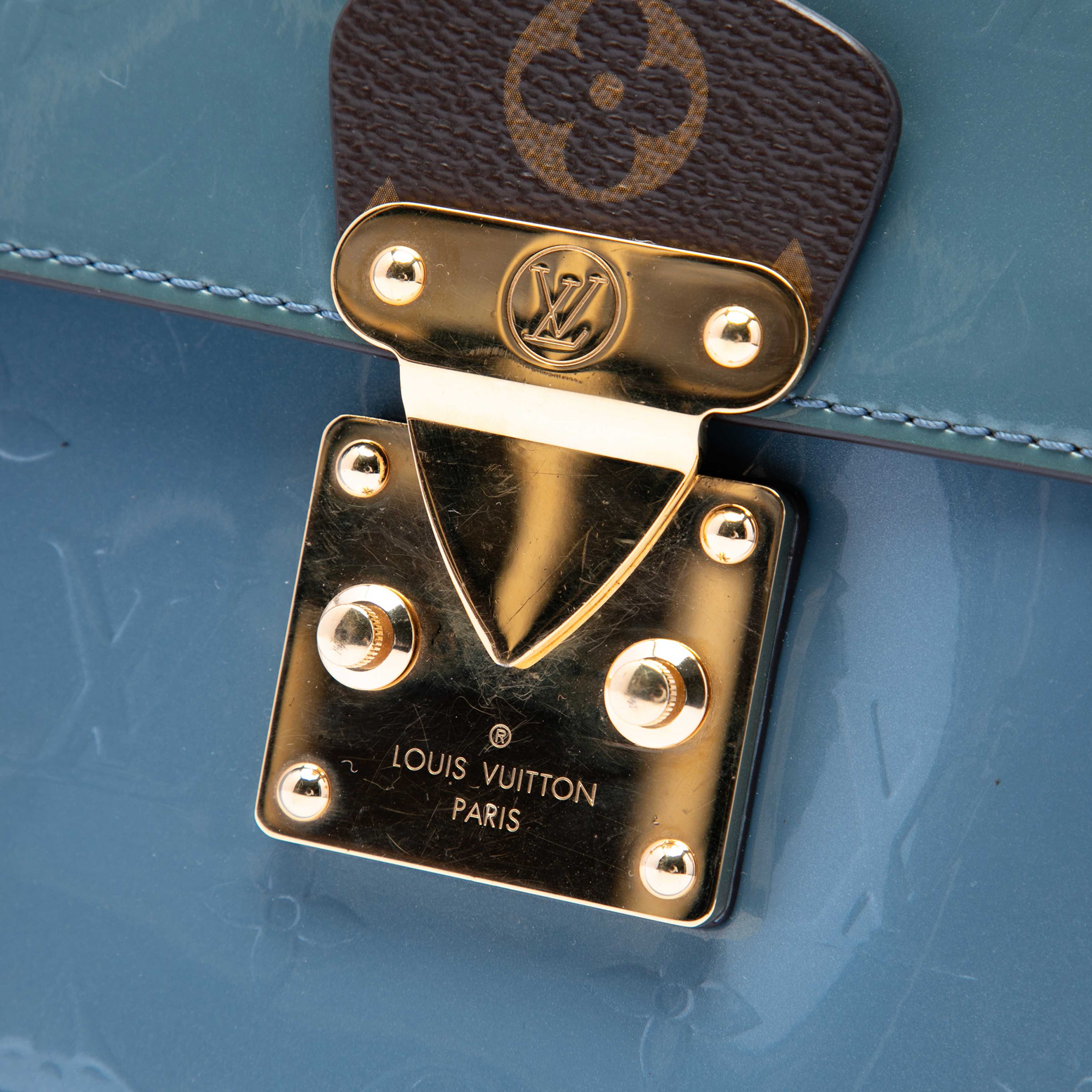 Louis Vuitton Monogram Vernis Spring Street, från Luxclusif, i färgen light blue. Klicka för att öppna bilden i stort format