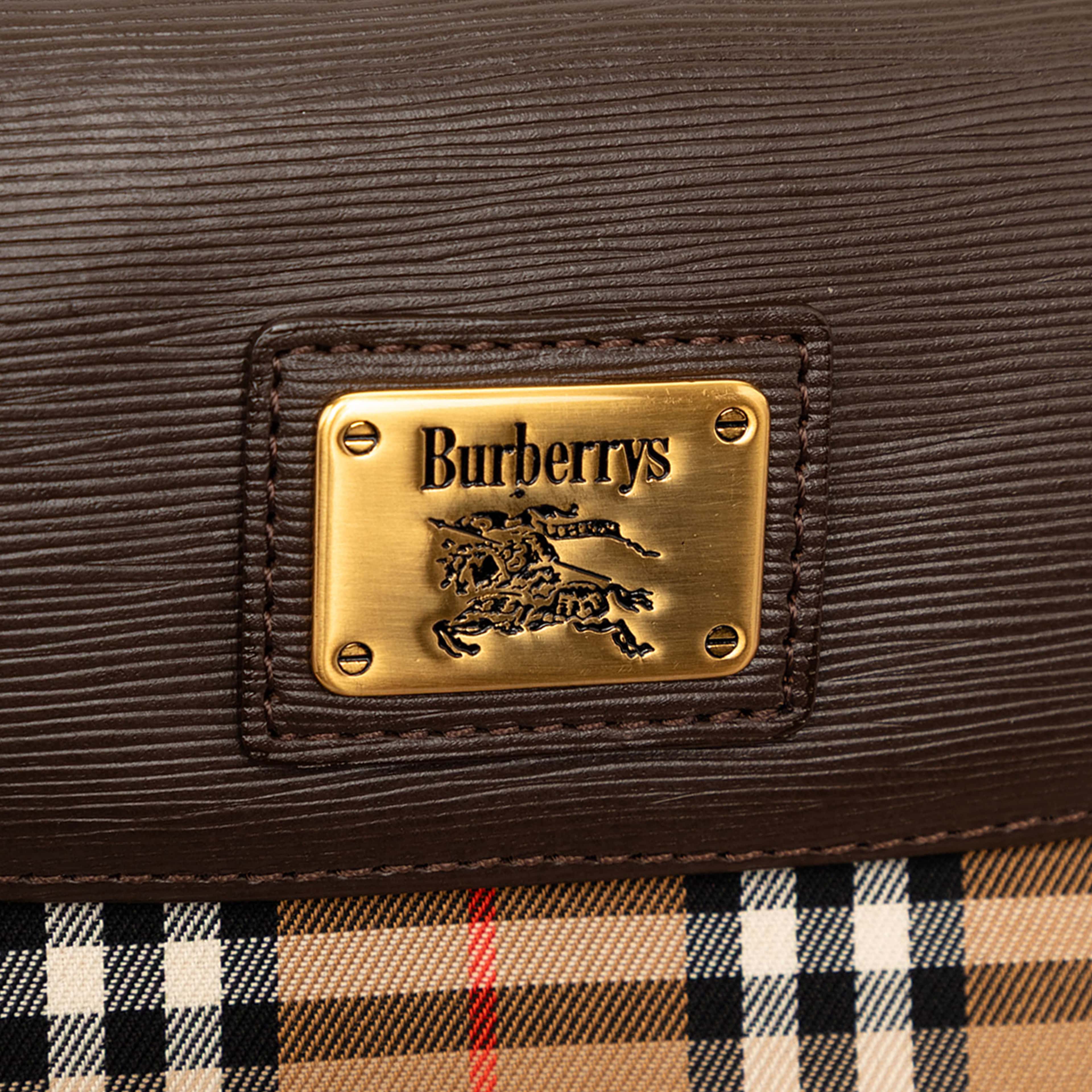 Burberry Haymarket Check Canvas Clutch, från Luxclusif, i färgen beige. Klicka för att öppna bilden i stort format