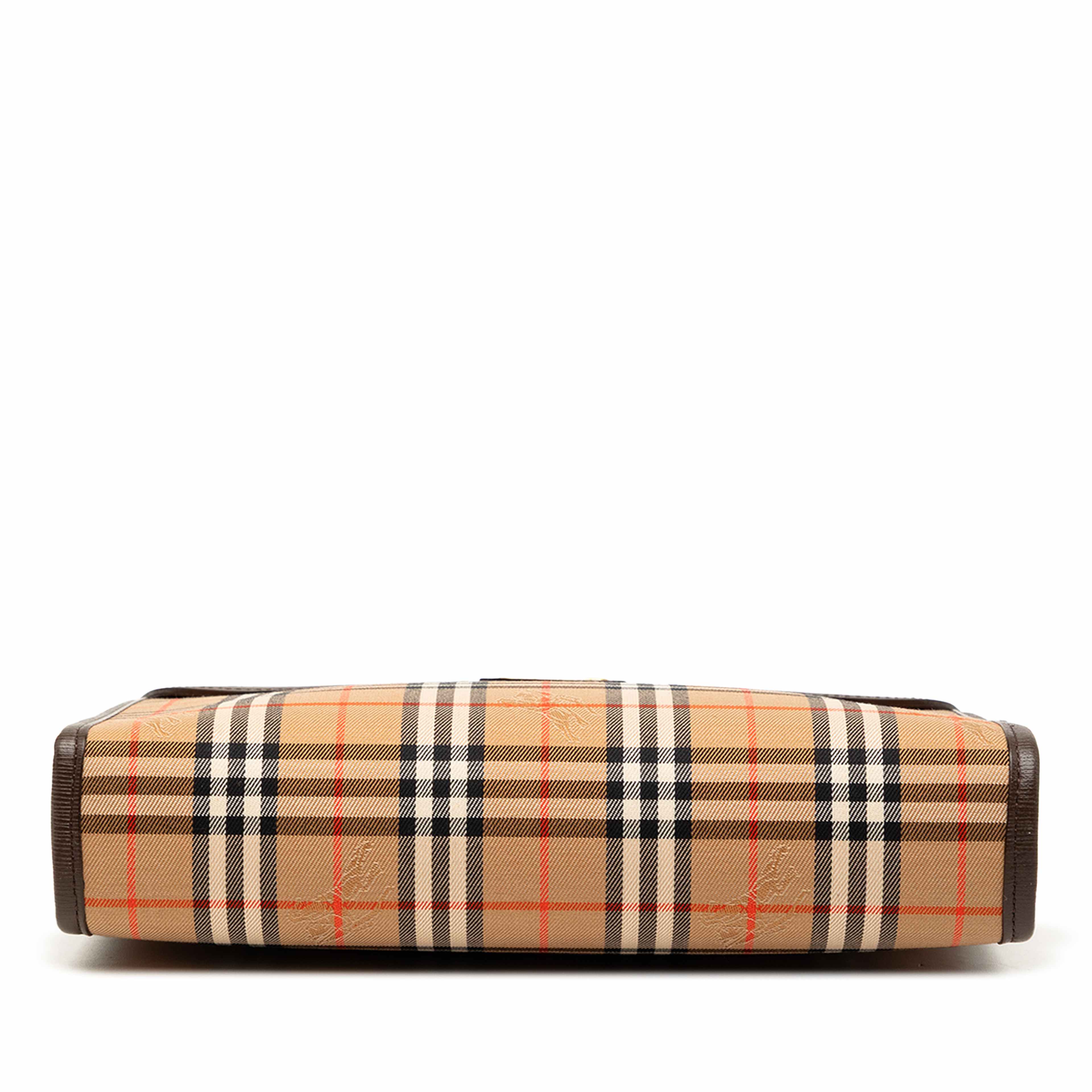 Burberry Haymarket Check Canvas Clutch, från Luxclusif, i färgen beige. Klicka för att öppna bilden i stort format