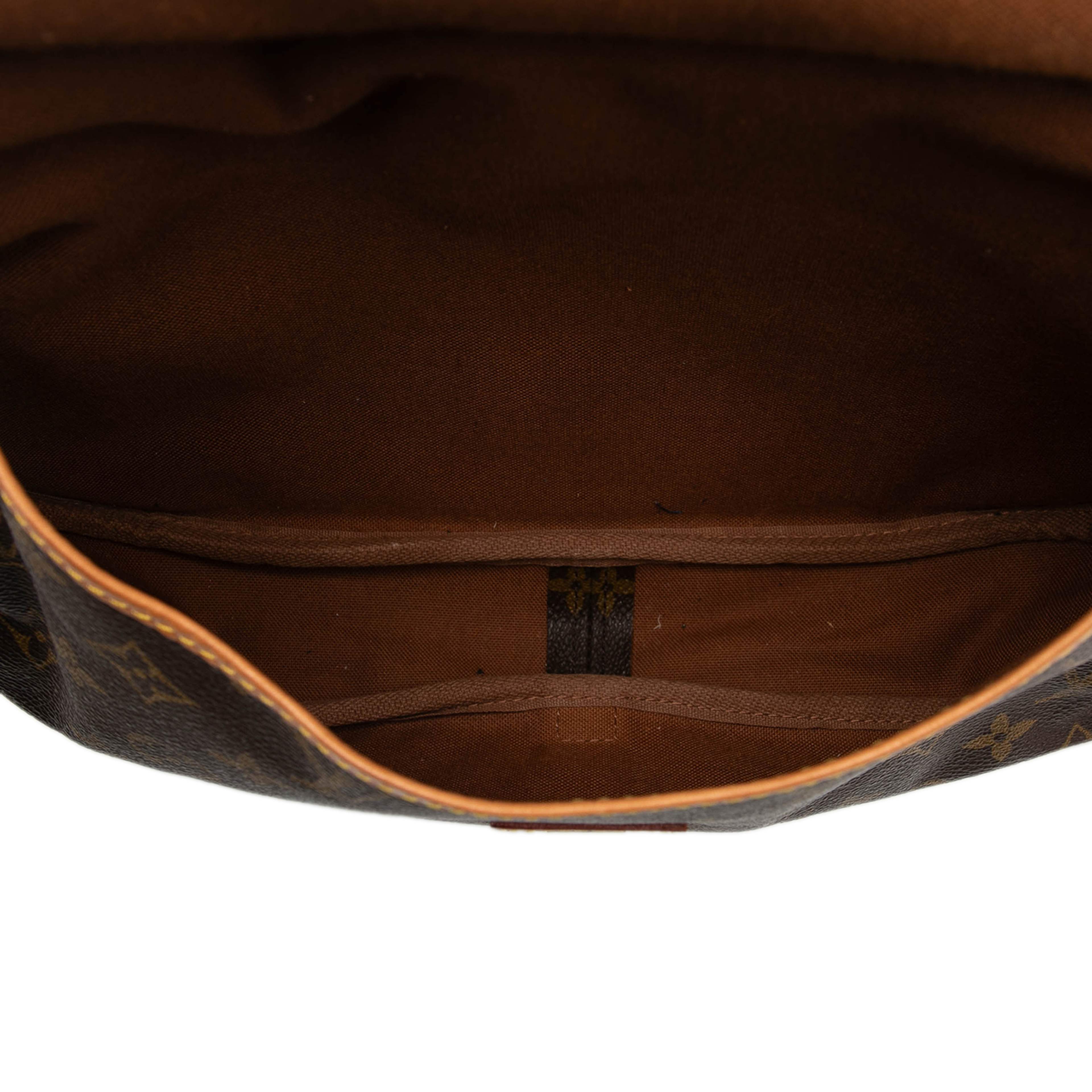 Louis Vuitton Monogram Saumur 30, från Luxclusif, i färgen brown. Klicka för att öppna bilden i stort format